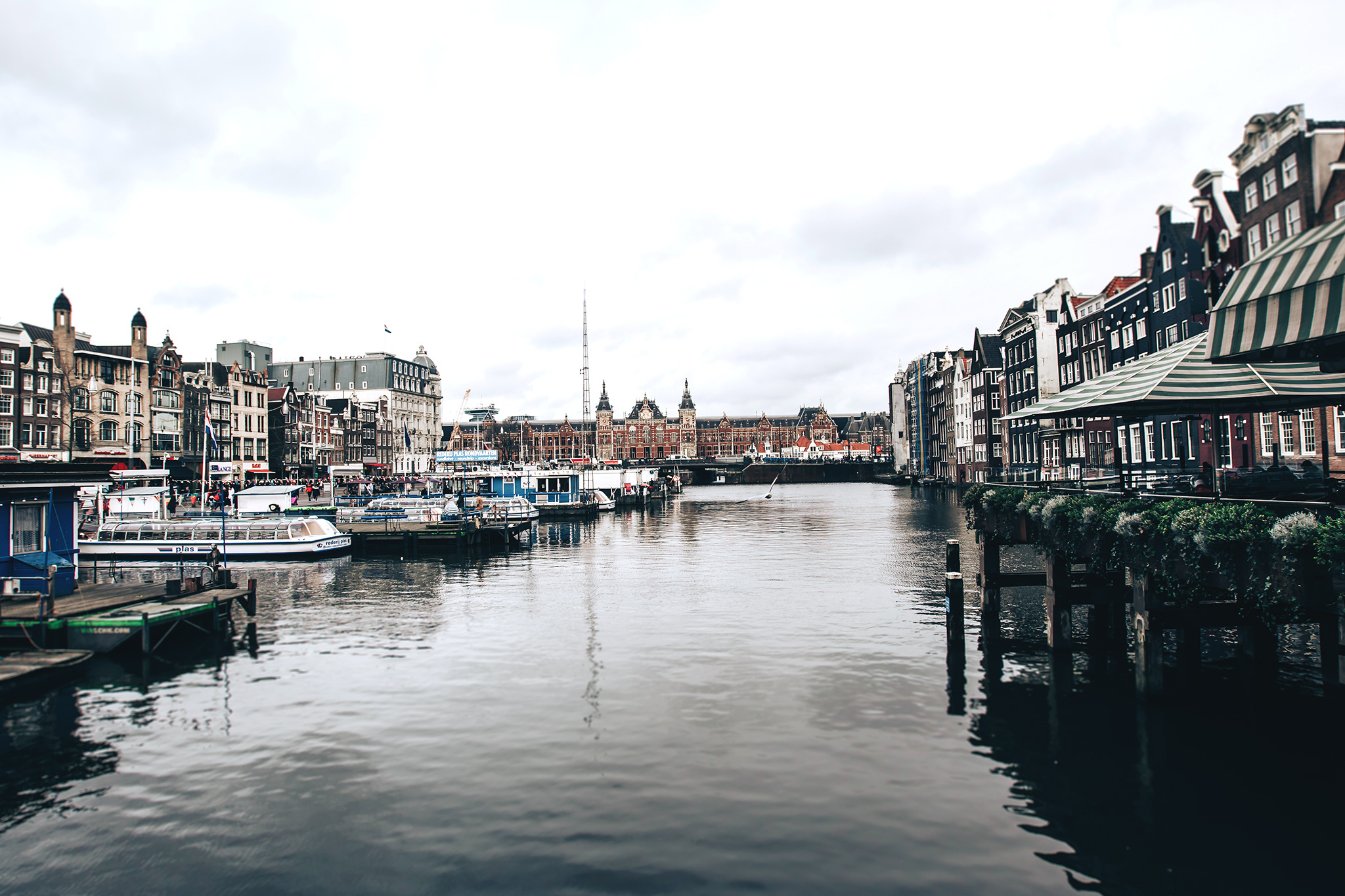 Onse in Amsterdam…. Amina Gunenc - bruiloft- en familie fotograaf in Nederland