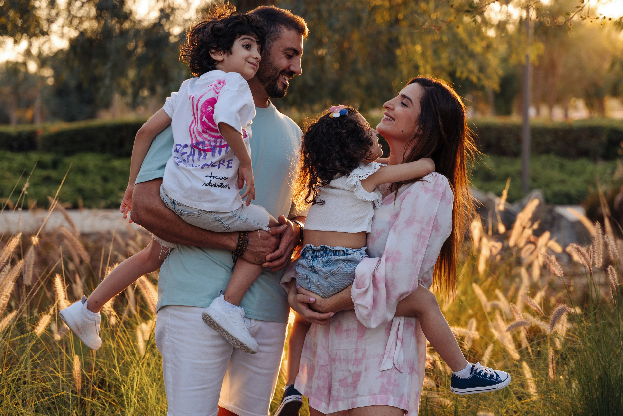 Family fun and play in the park. Angela Iakovleva — Family Photographer in Dubai