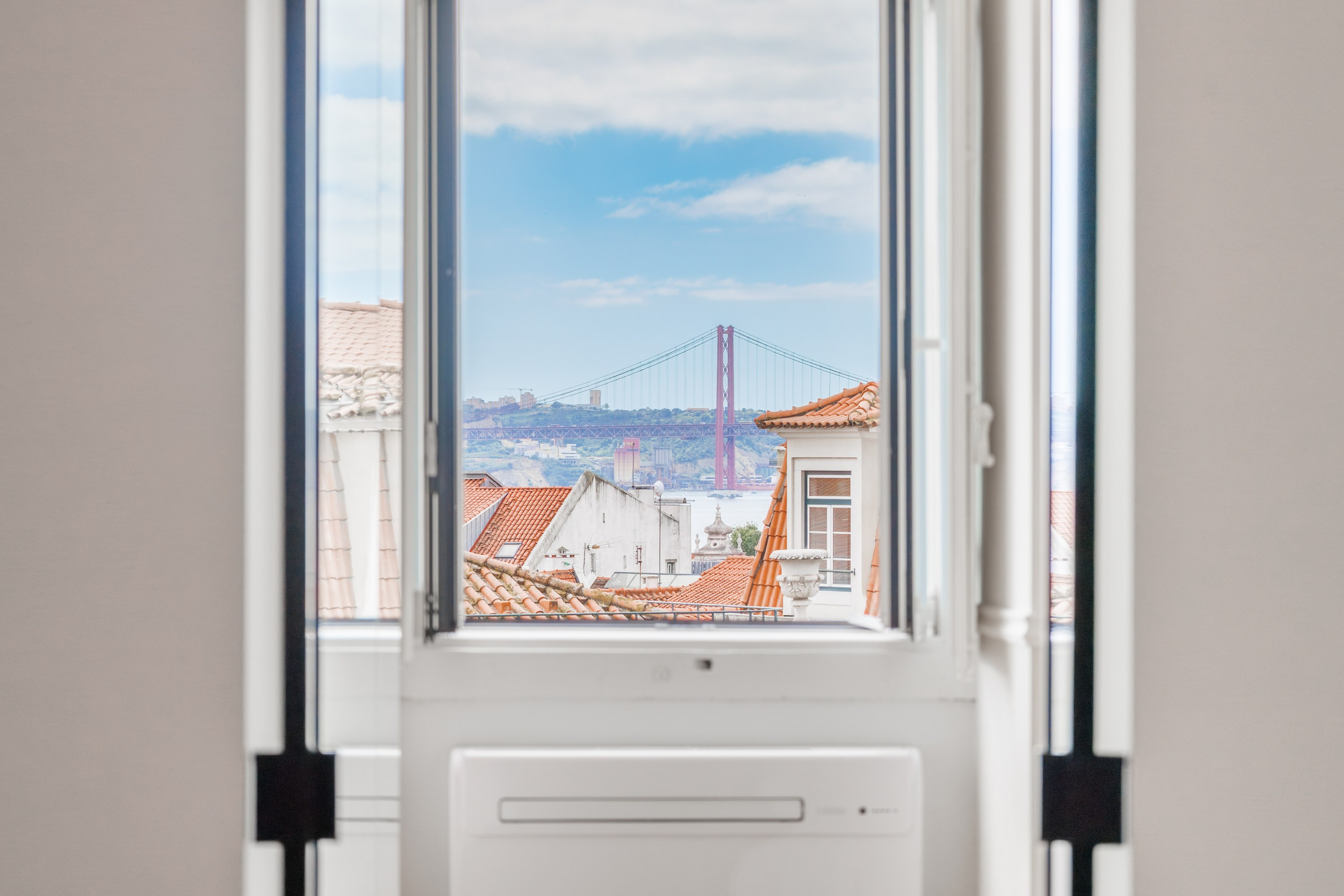 Photographer in Lisbon Elena Lialina