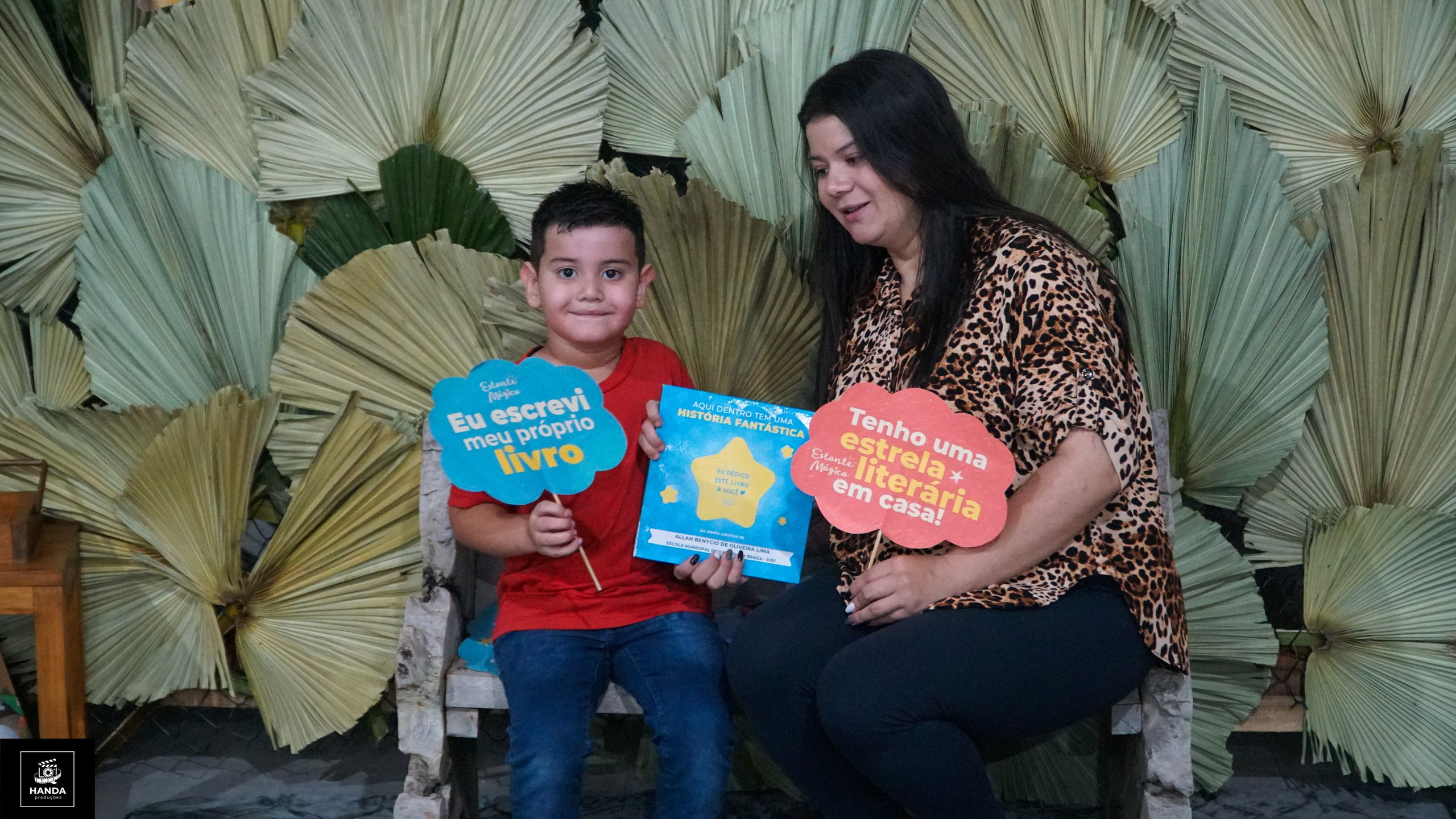Noite autógrafos colégio Aurélio Buarque de Holanda. Handa Produções