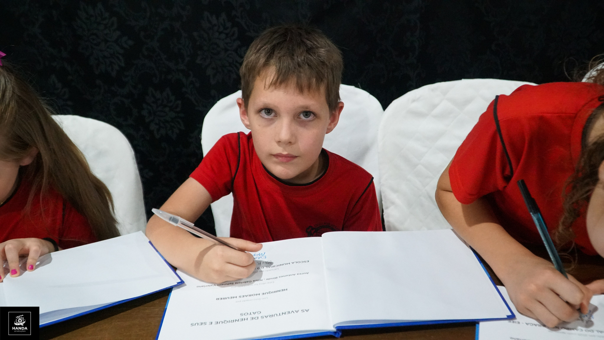 Noite autógrafos colégio Aurélio Buarque de Holanda. Handa Produções