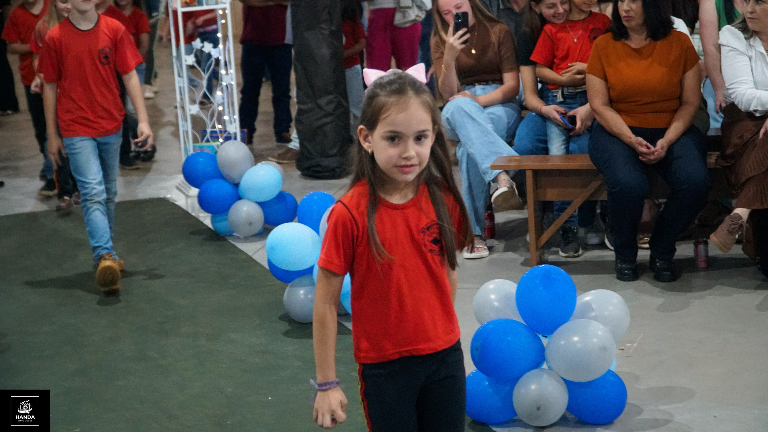 Noite autógrafos colégio Aurélio Buarque de Holanda. Handa Produções