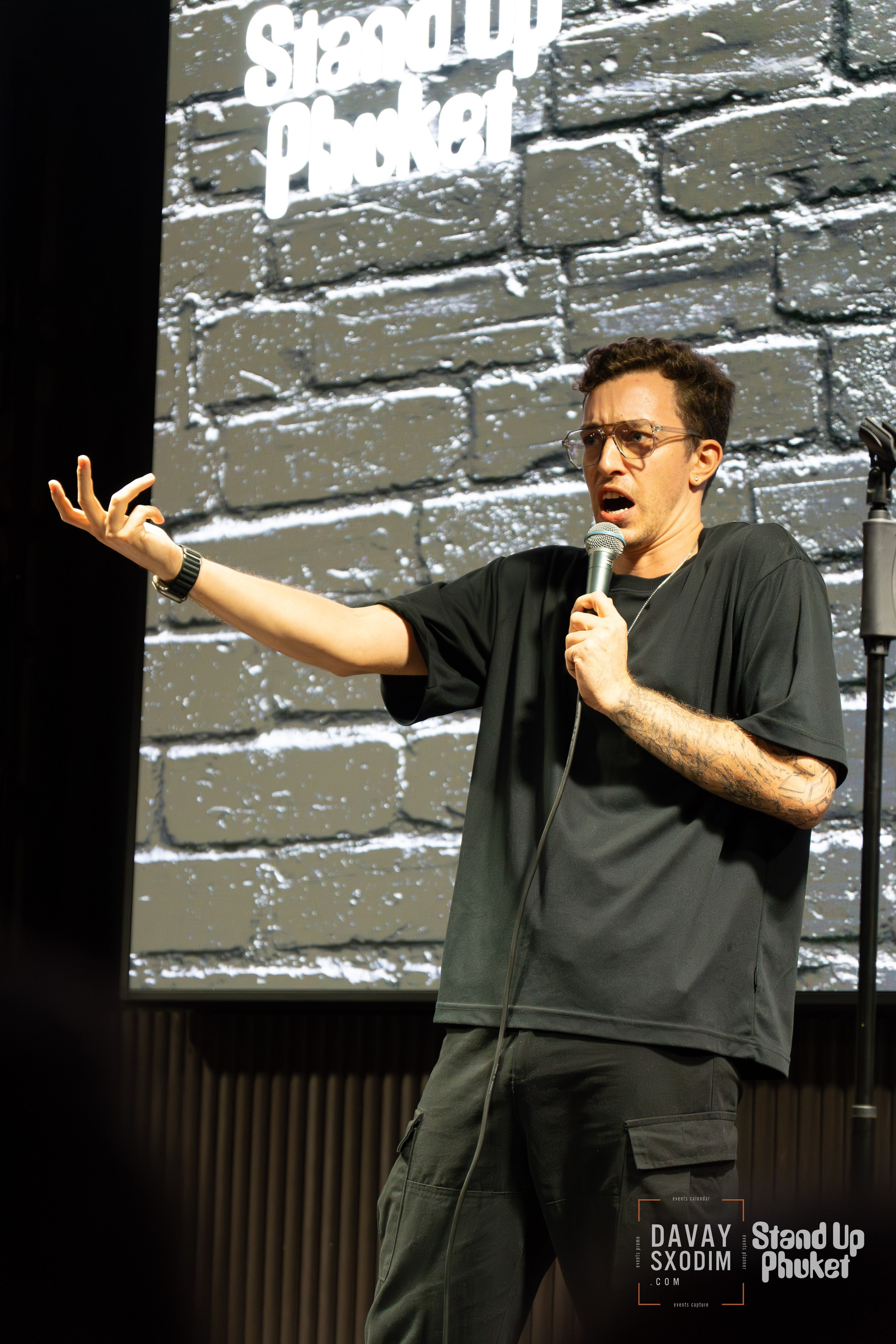 Standup Влада Лапина | Фоторепортаж | Афиша | DAVAYSXODIM.com PHUKET. АФИША|ФОТОРЕПОРТАЖИ|ИВЕНТЫ|ПХУКЕТ