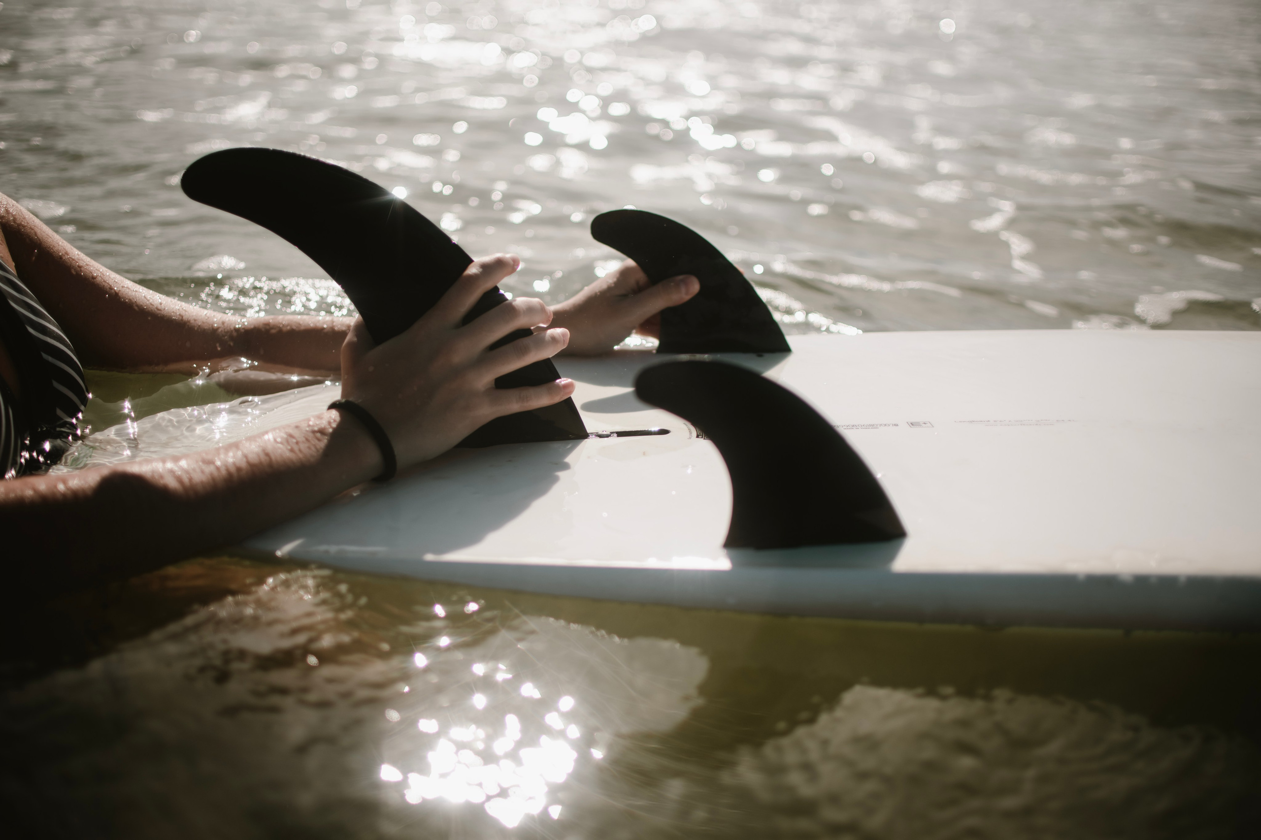 Photoshoot with a surfboard | Colour