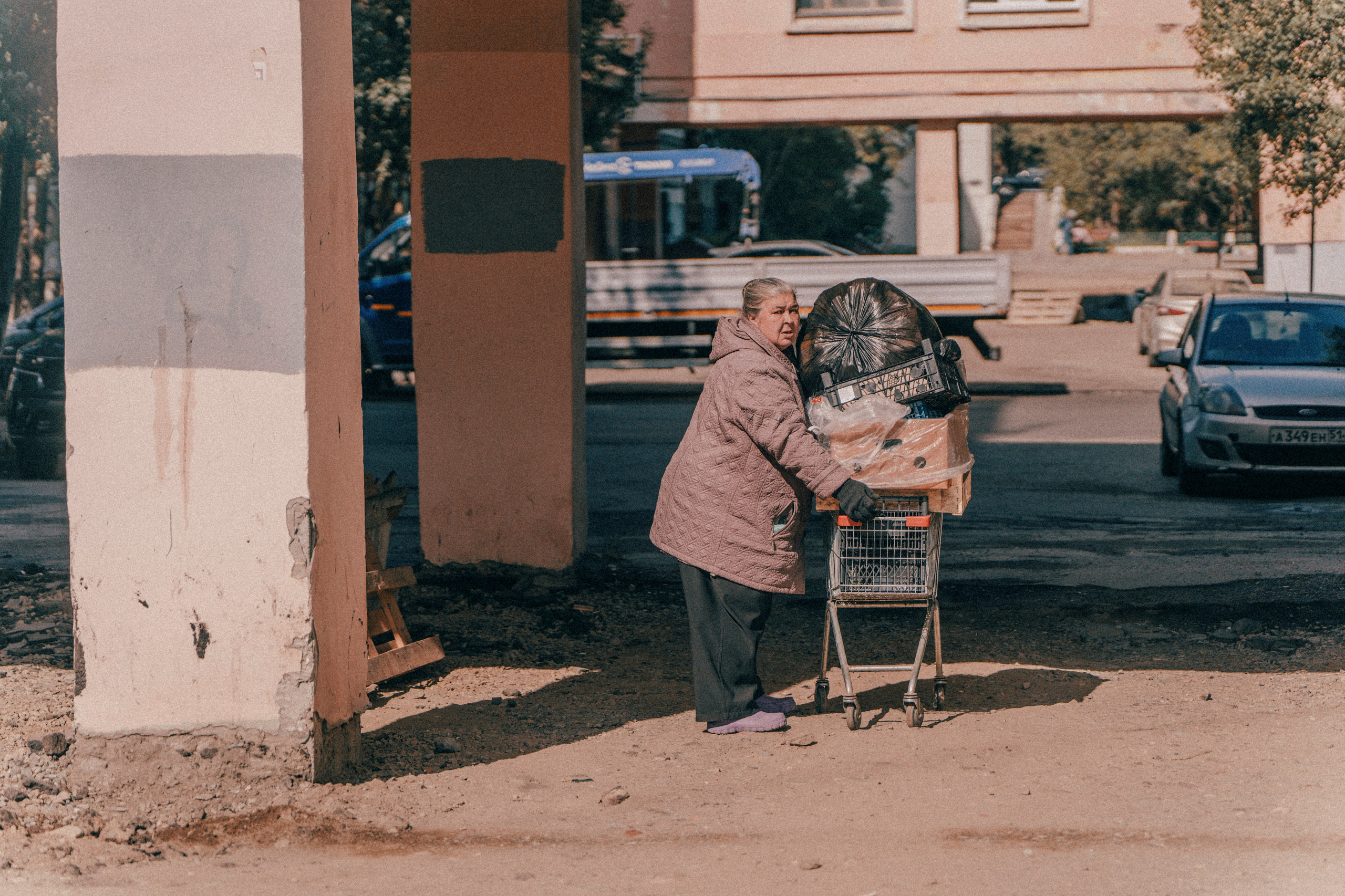 2024. Стрит-фотография, полная абсурда, идиотизма и красоты