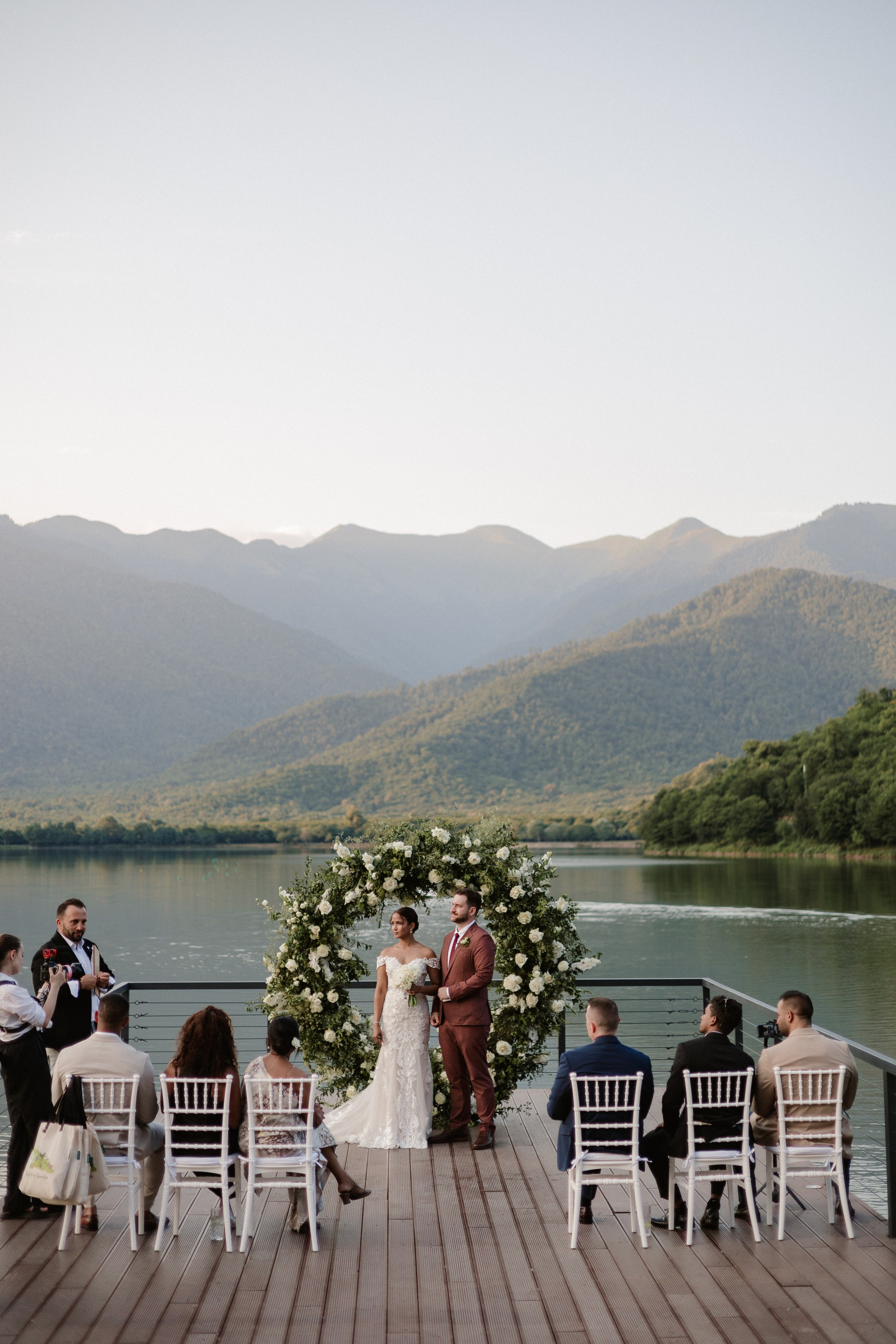 Thesakaya and Kevin. Photographer Anna Nazarenko