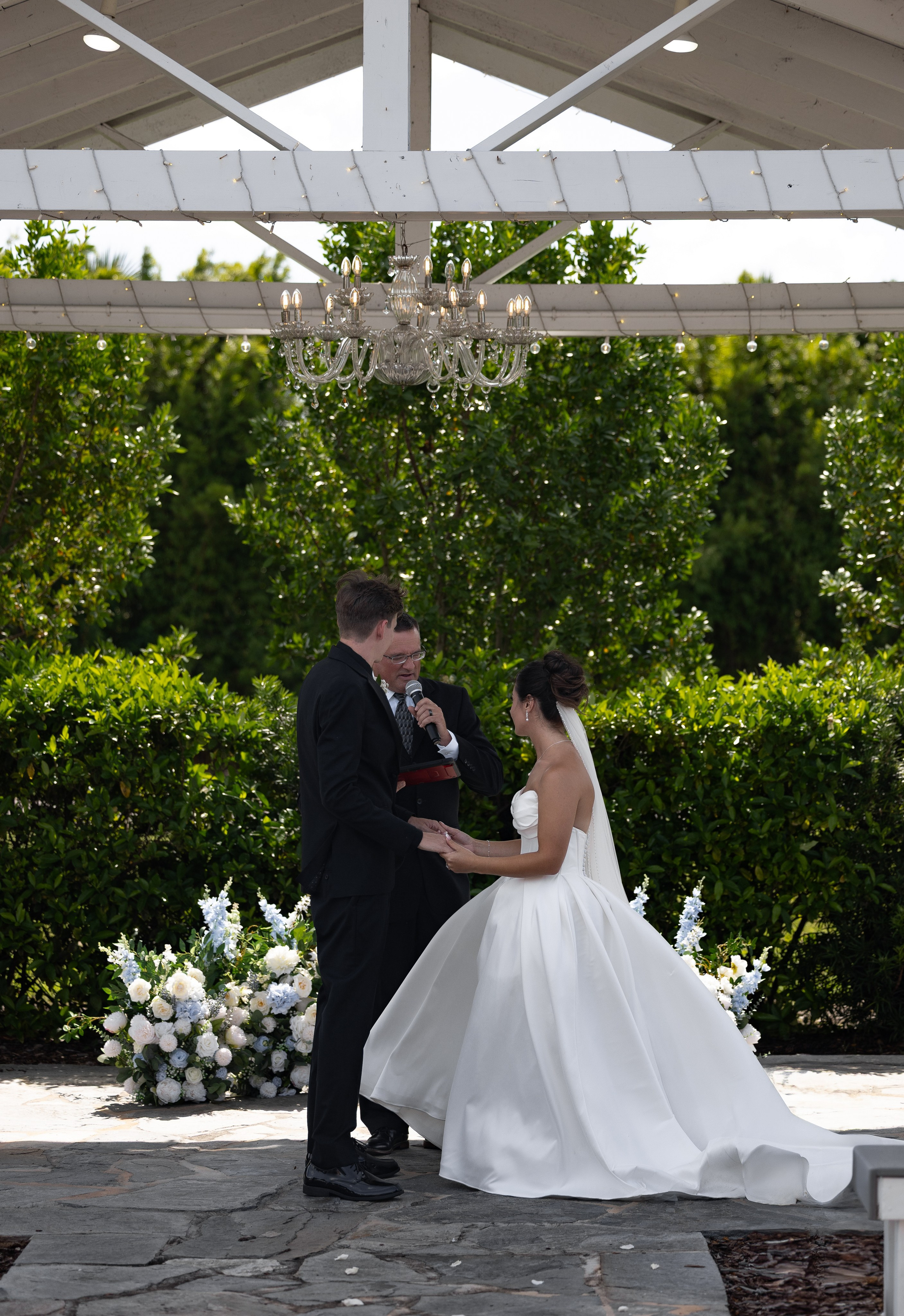 Alexsa and Robert. Ever After Farm Peach. Photographer Anastasia Nagibina