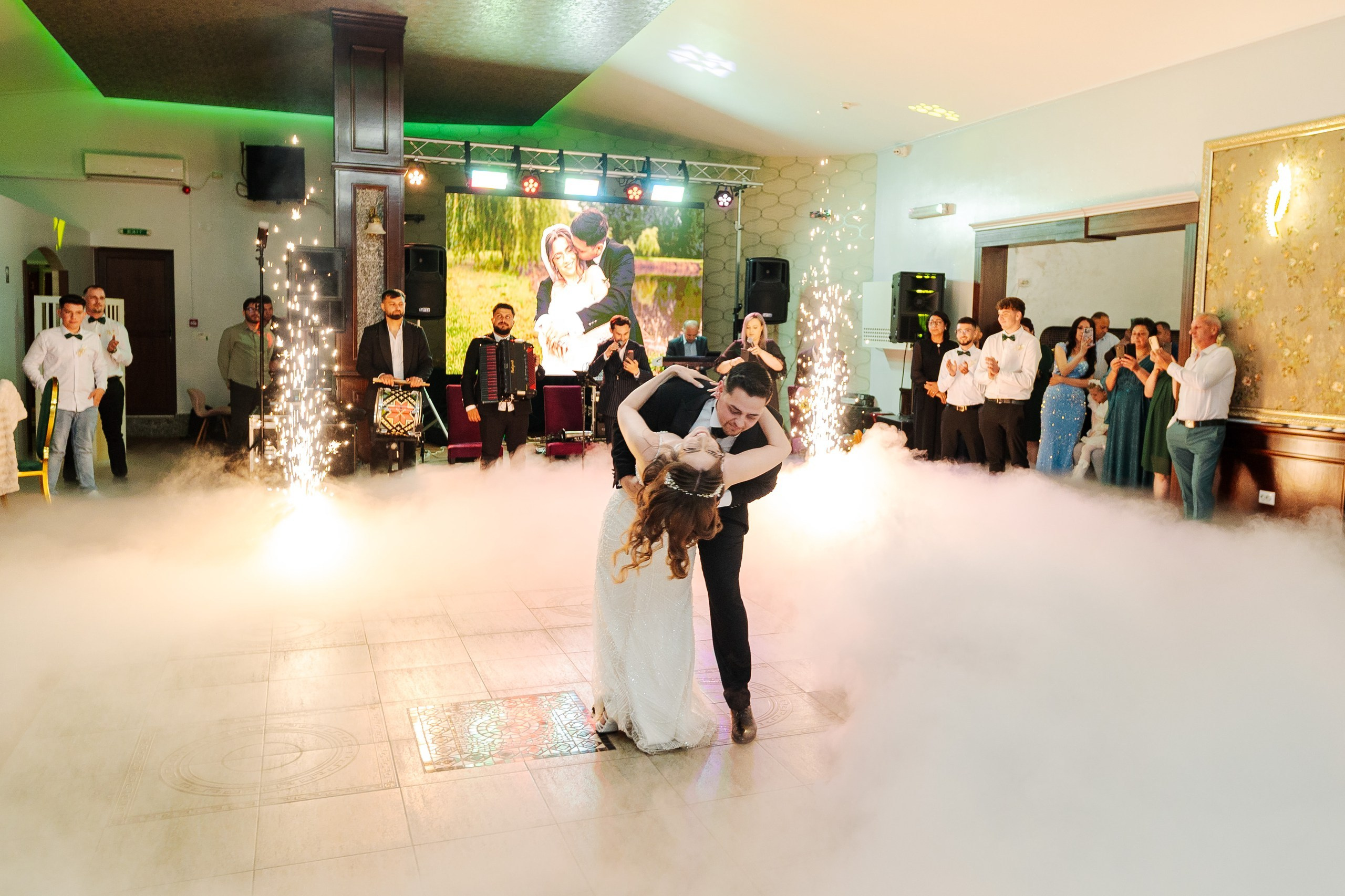 Stefania & Vasi. Ionut Cimpoes FOTOGRAF