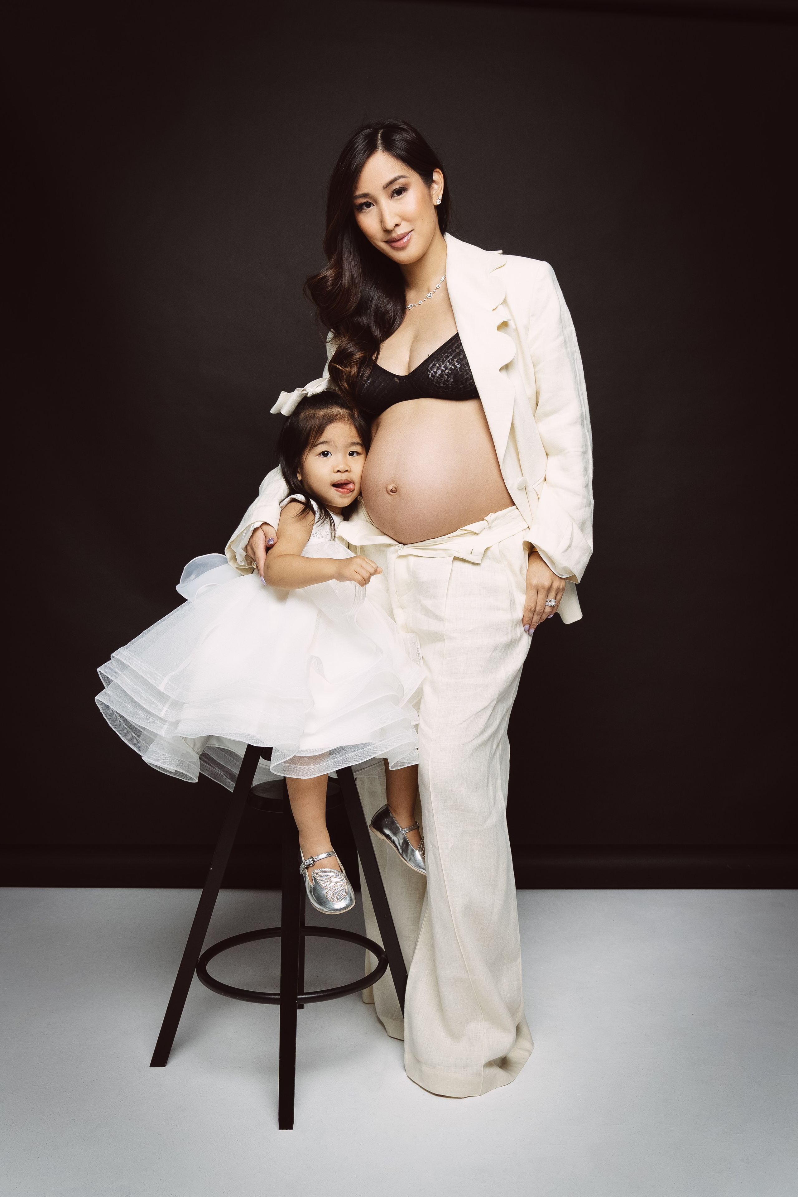 Pregnancy (studio). Dasha in Singapore