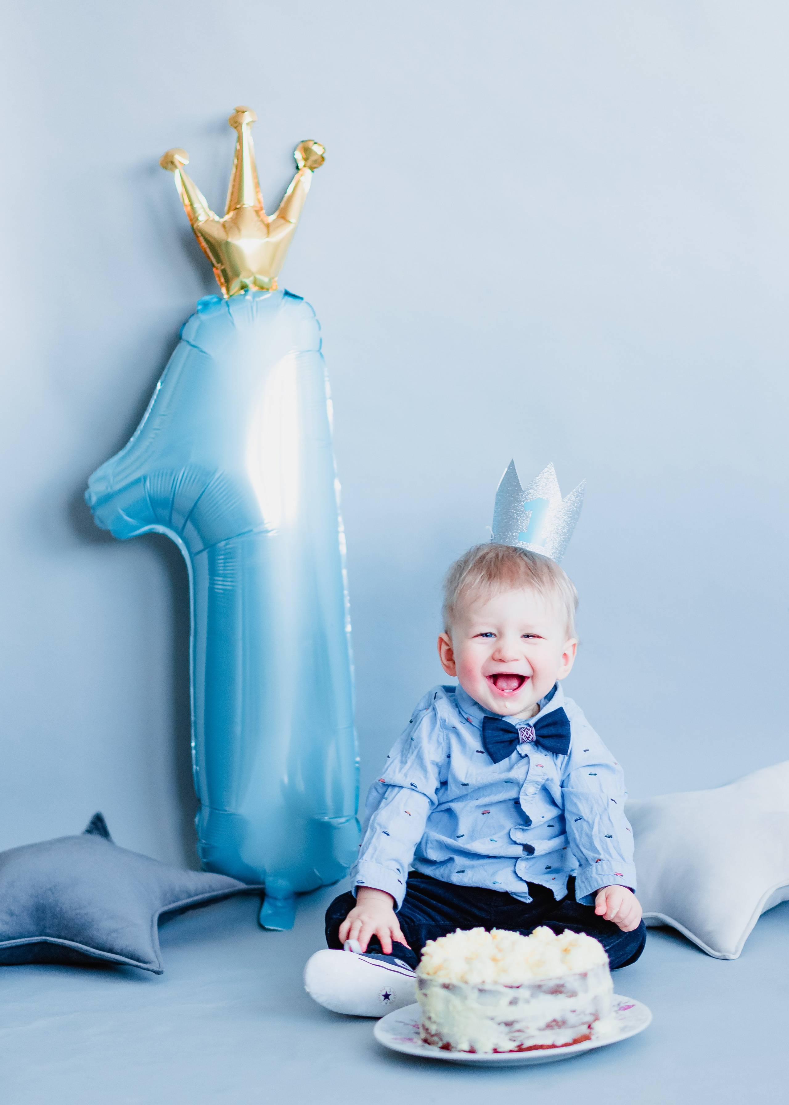 Smash the cake. Family and portrait photographer Natalja Biteniece