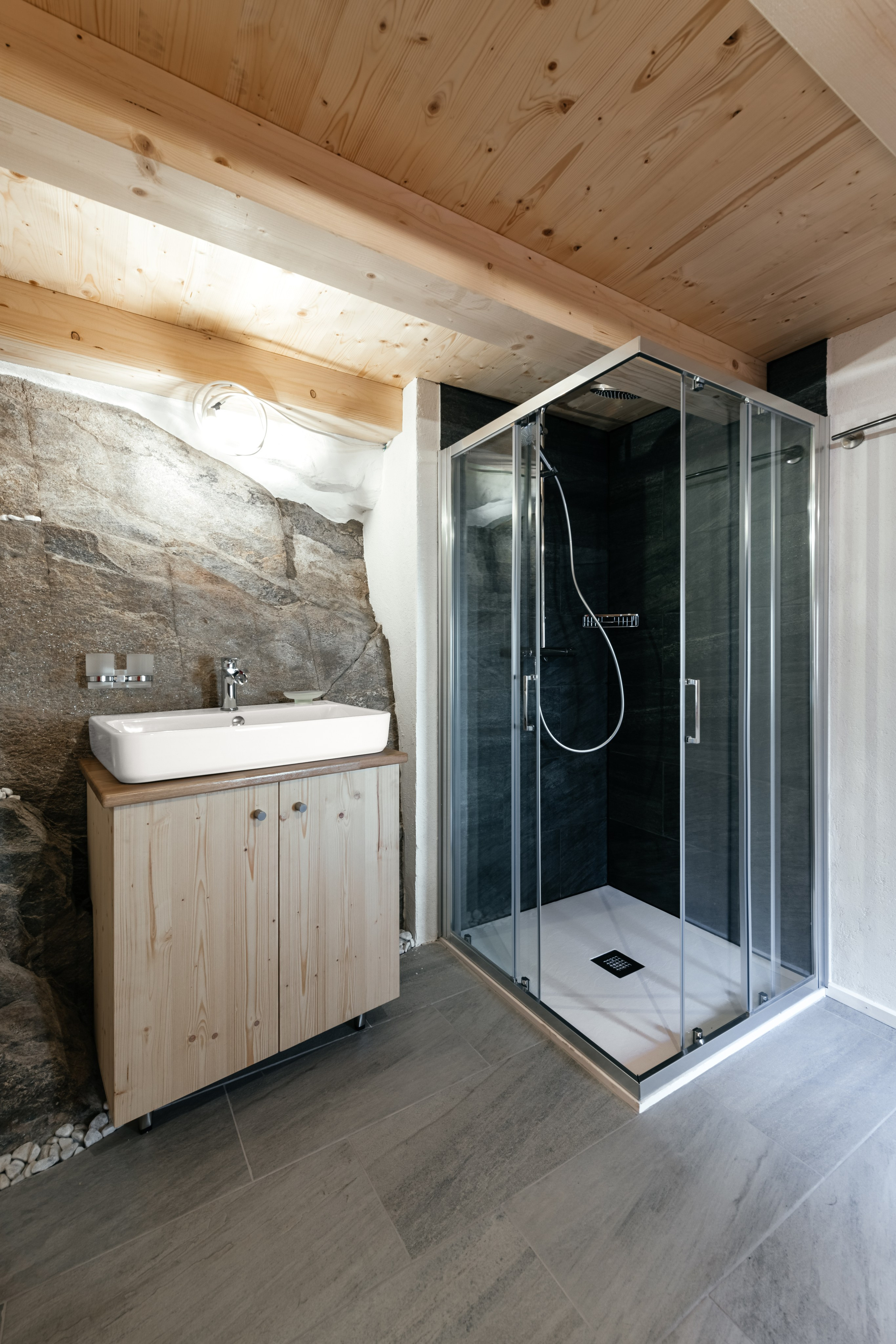 Rustico, VAL RESA, TICINO. Hallo! Ich bin Elena und arbeite als Immobilienfotografin