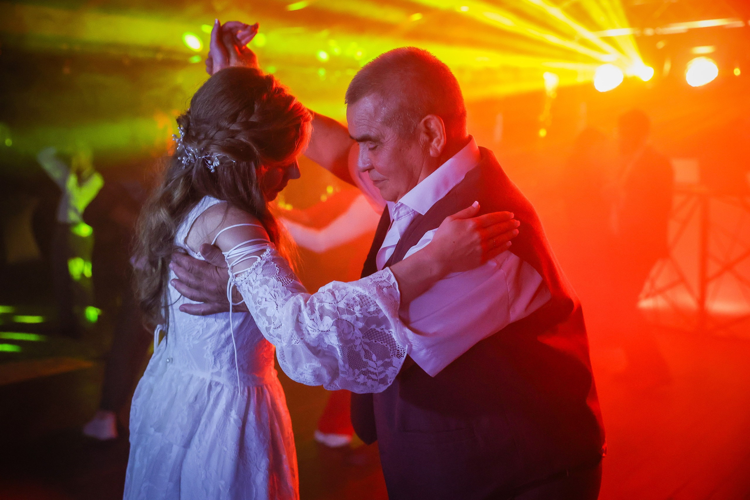 Orsi & Remus, eleganță în inima Transilvaniei. Rares Bucur is a professional wedding photographer based in Cluj-Napoca, Romania, specializing in wedding photography