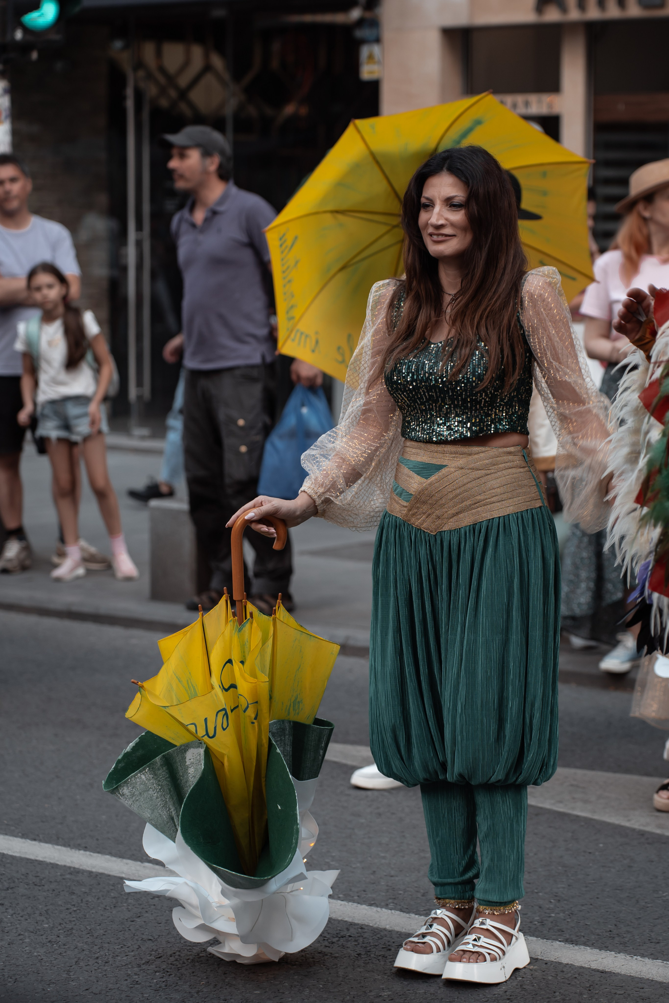 Parada Costumelor Teatru- Calea Victoriei 2024. Bycristinaciobanu