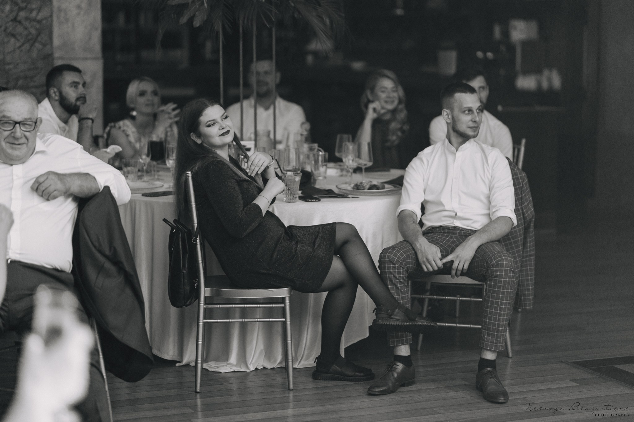 Vestuvinė fotosesija Kaune, Vienybės aikštėje, prie Lietuvos banko