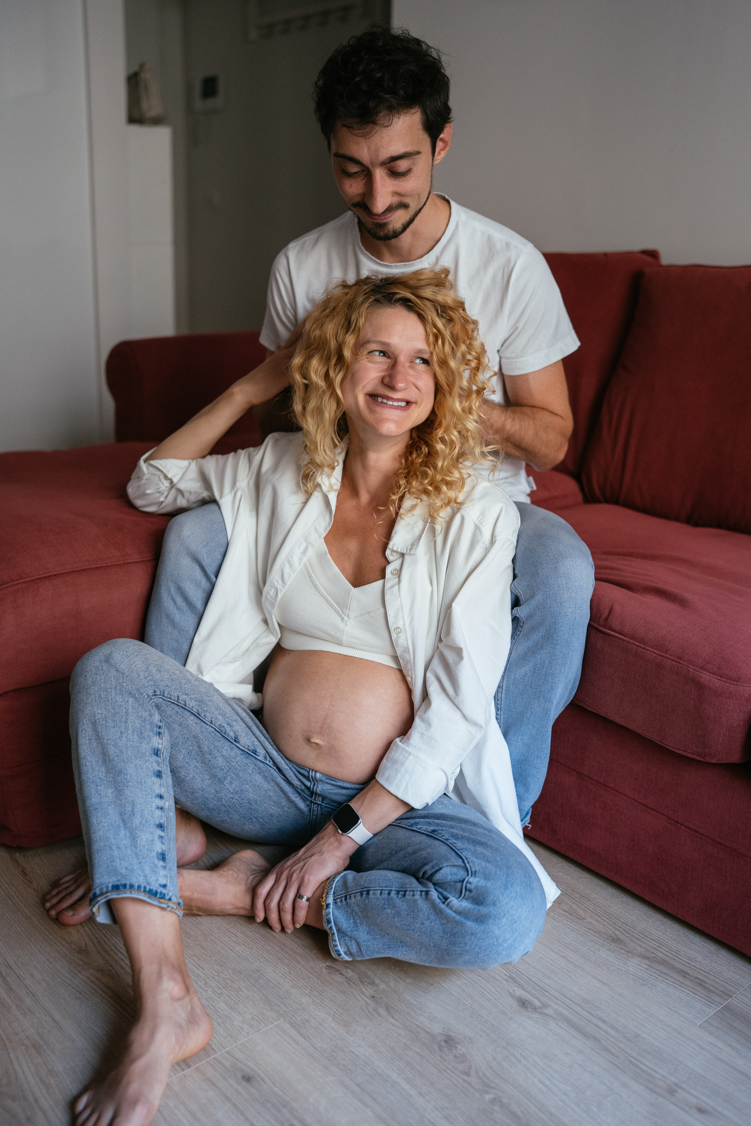 Candid pregnancy photoshoot in the park. Photographer in Madrid, Spain. Alyona Belyaninova
