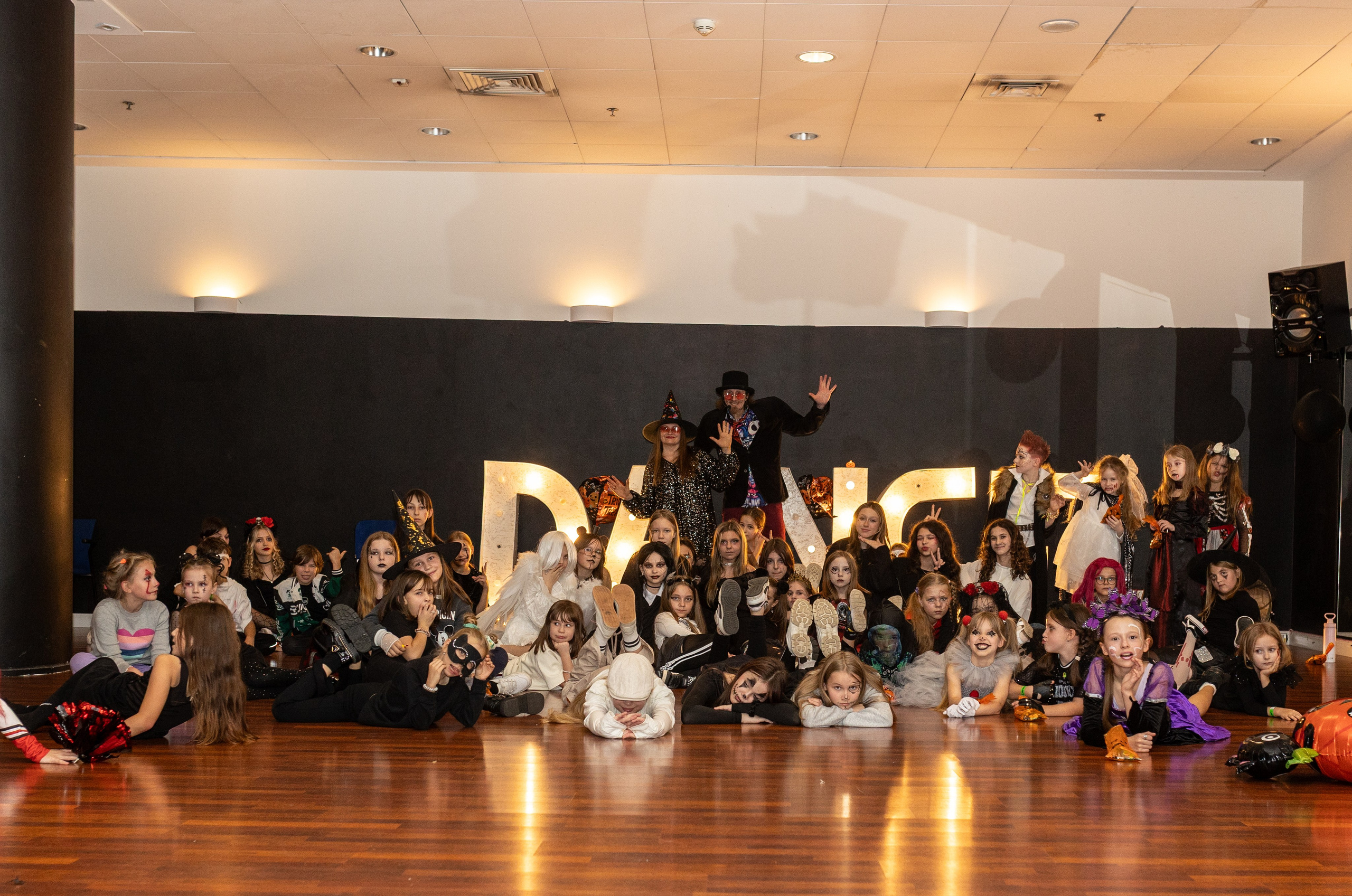 Leo dance studio Helloween 2025. Семейный и детский фотограф в Варшаве Мила Бобровская