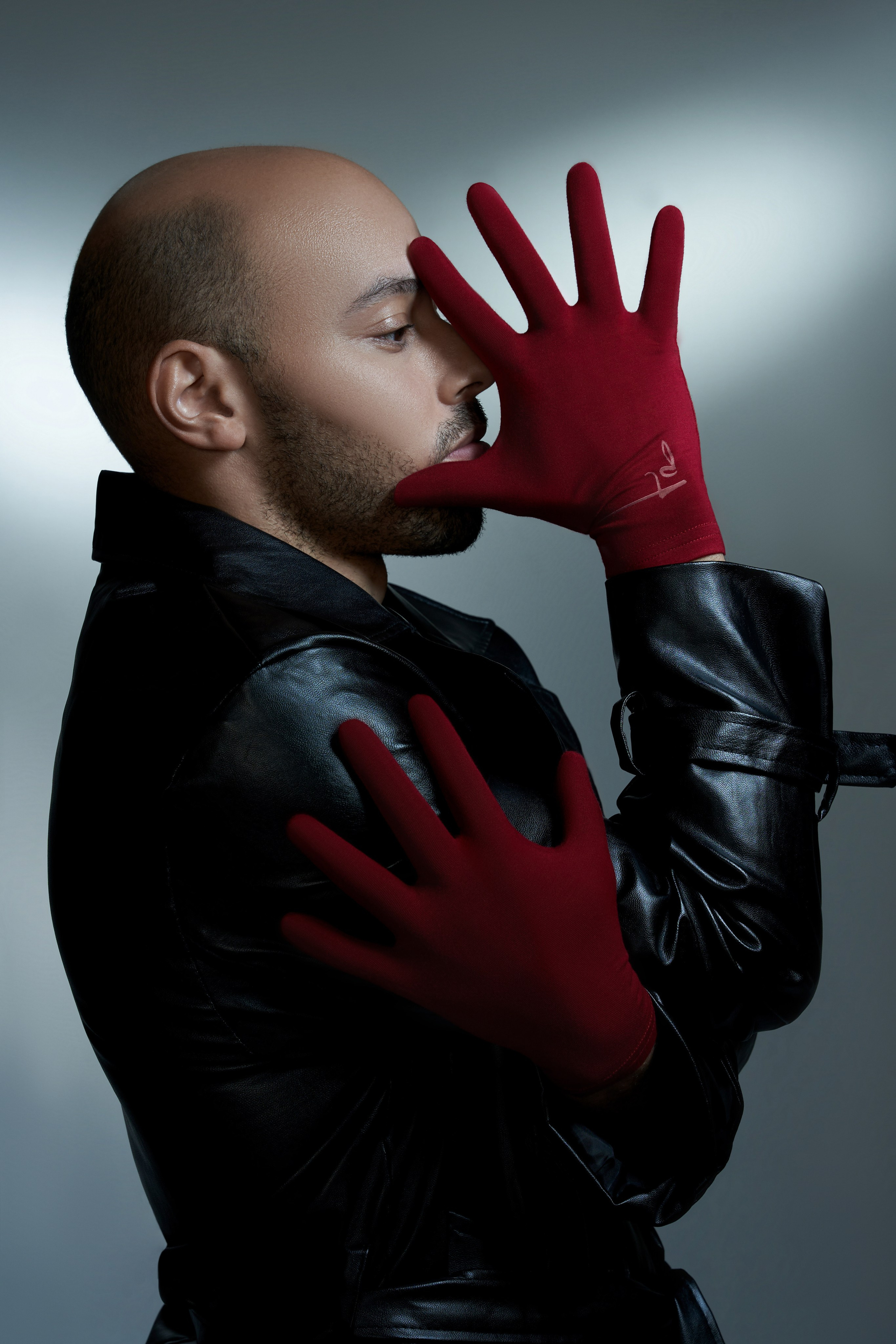 KALMTHREAD organic Gloves. Hanna Asaulova — Fashion Photographer in Vilnius | Professional Fashion Photography