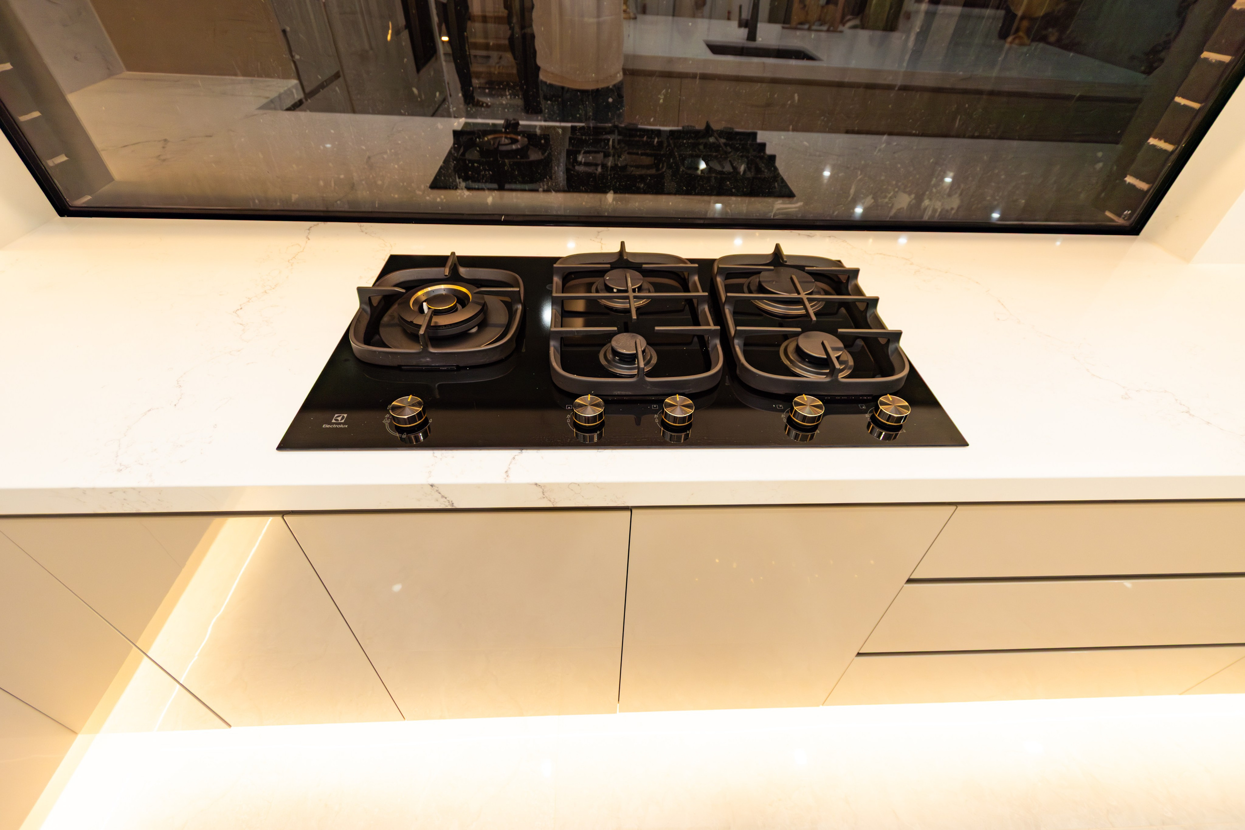 Nirumba Fields. MHCreative is family-oriented photographer based in SYDNEY