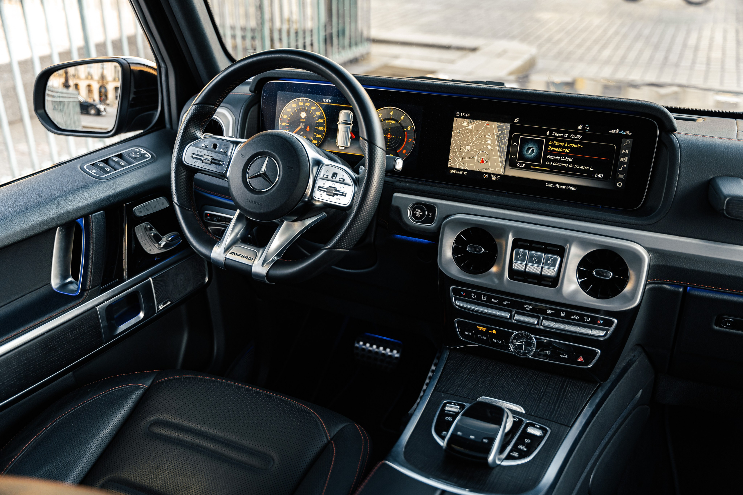 Mercedes Benz G500. Photographer in Paris — Vitalii Motruk