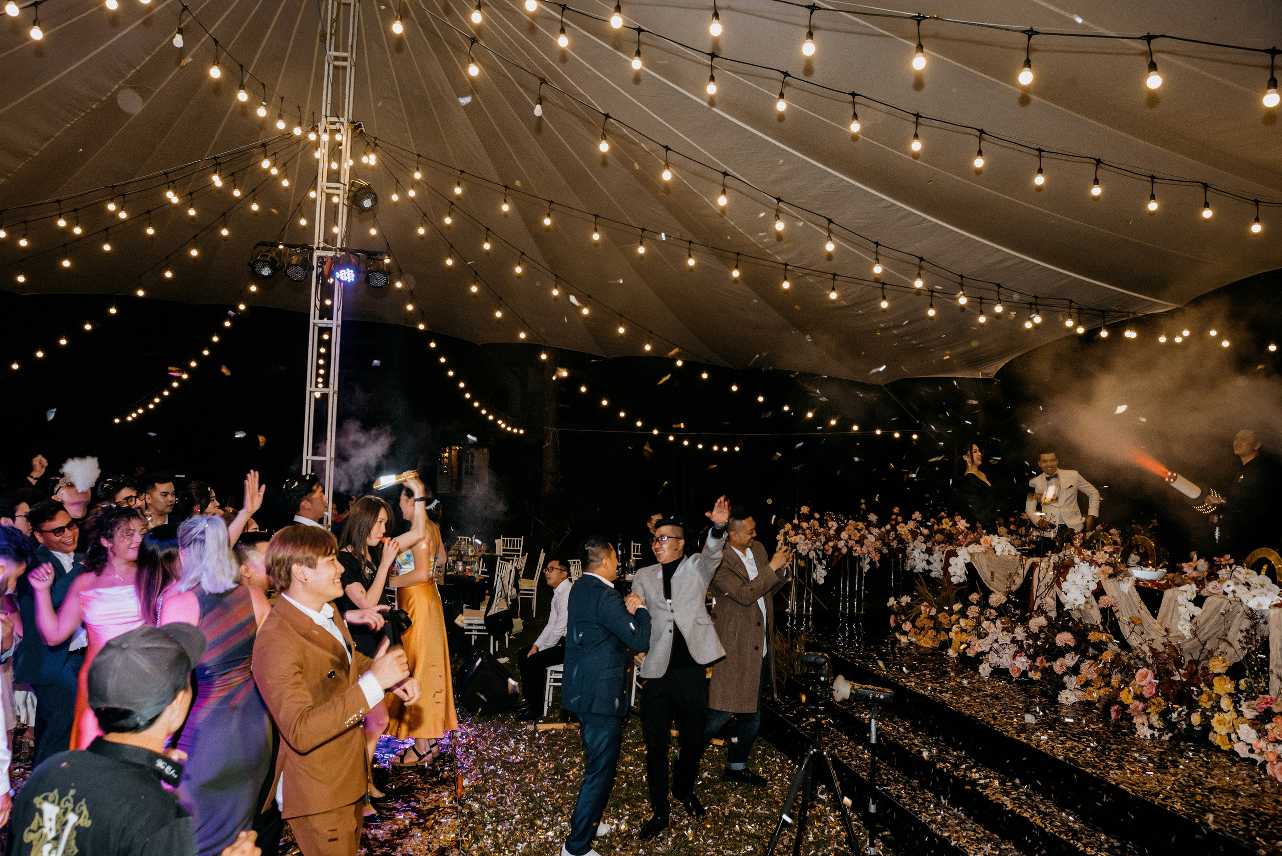 JESSE & MIMI / Destination wedding. Nhiếp ảnh gia đám cưới hàng đầu tại Thành Phố Hồ Chí Minh