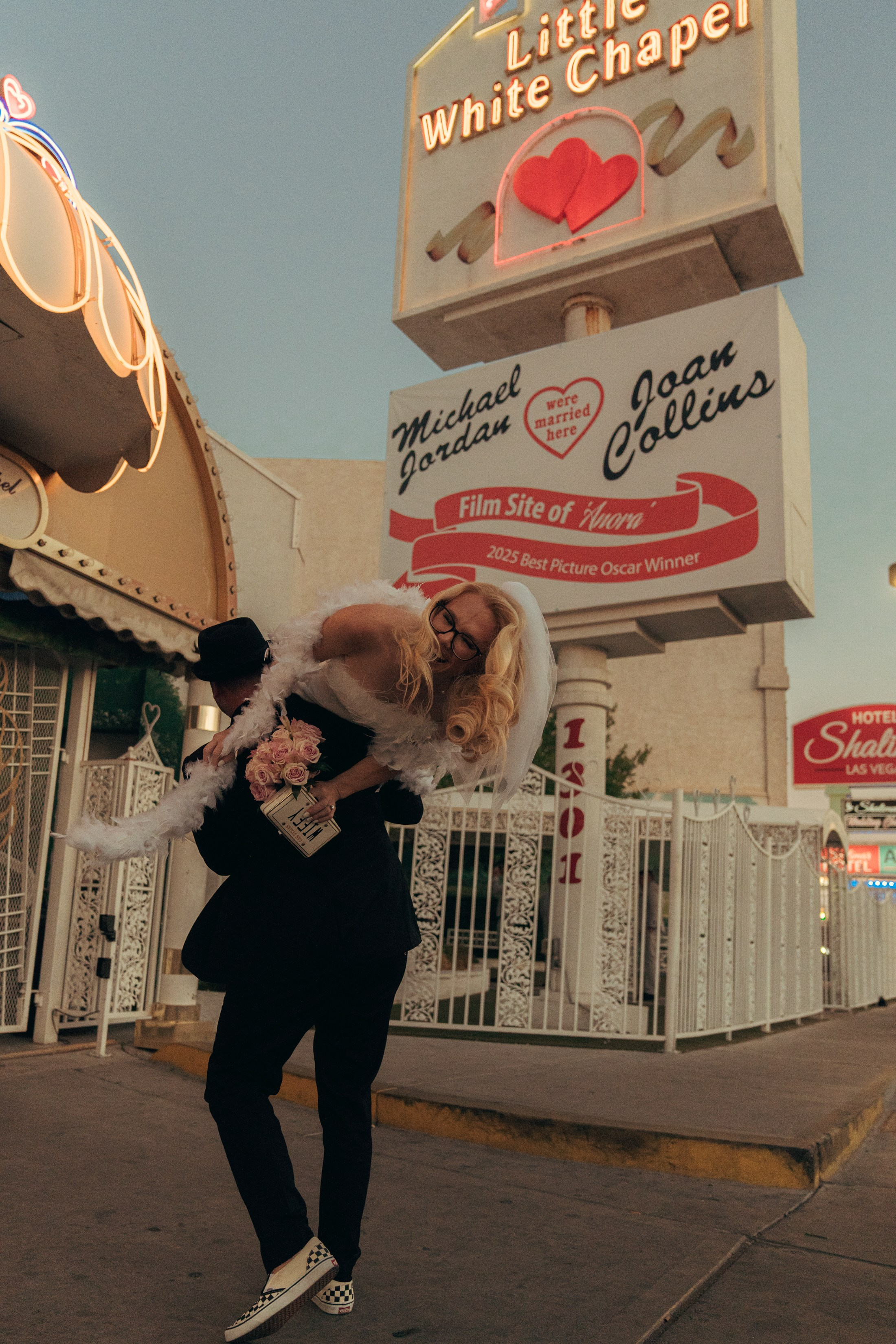 Carlee&Aaron. Wedding & elopement photographer Viktoriya Kravtsov. Las Vegas