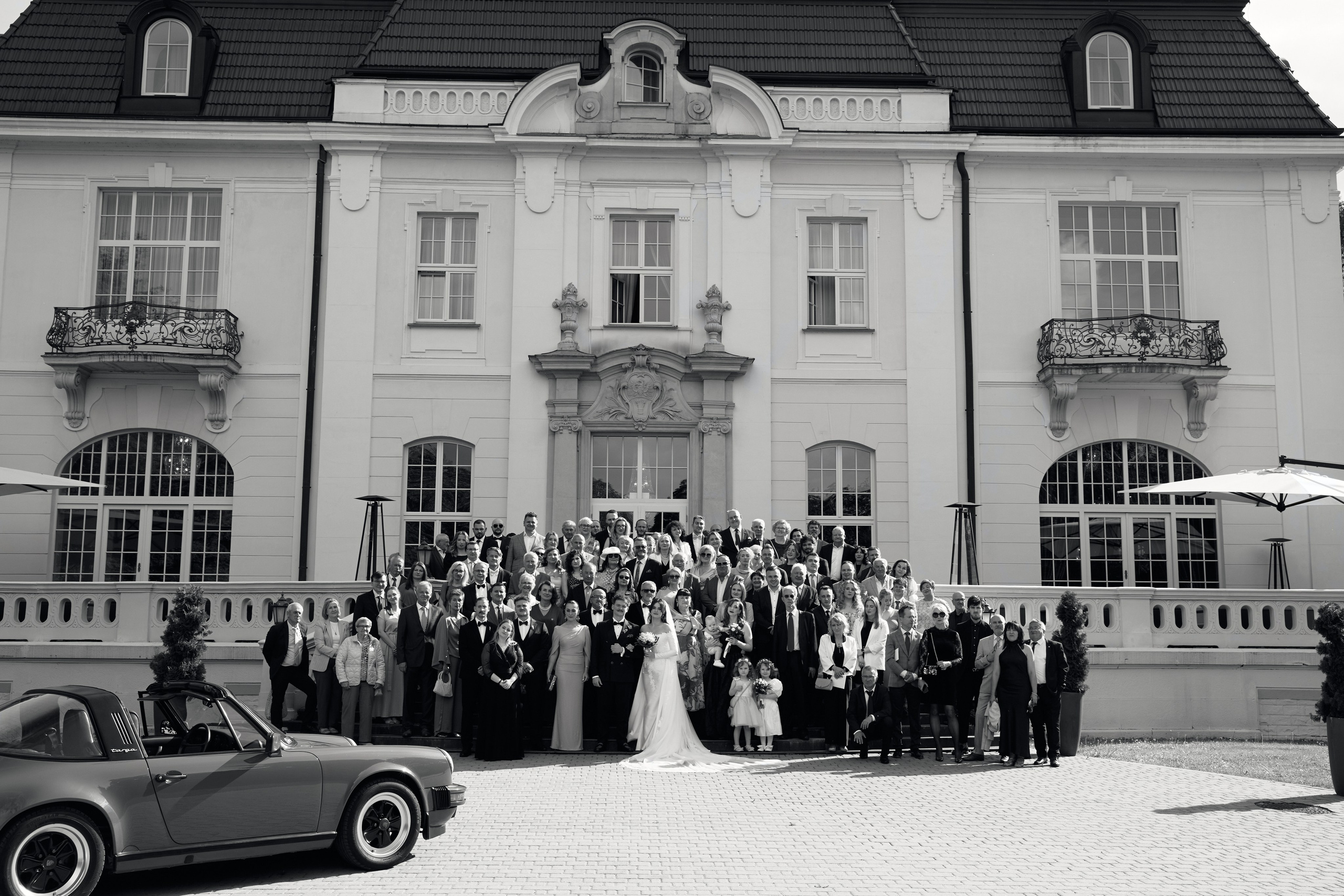 Wiktoria & Kacper. Pałac Goetz. Fotograf ślubny i rodzinny w Krakowie Yana Klymova