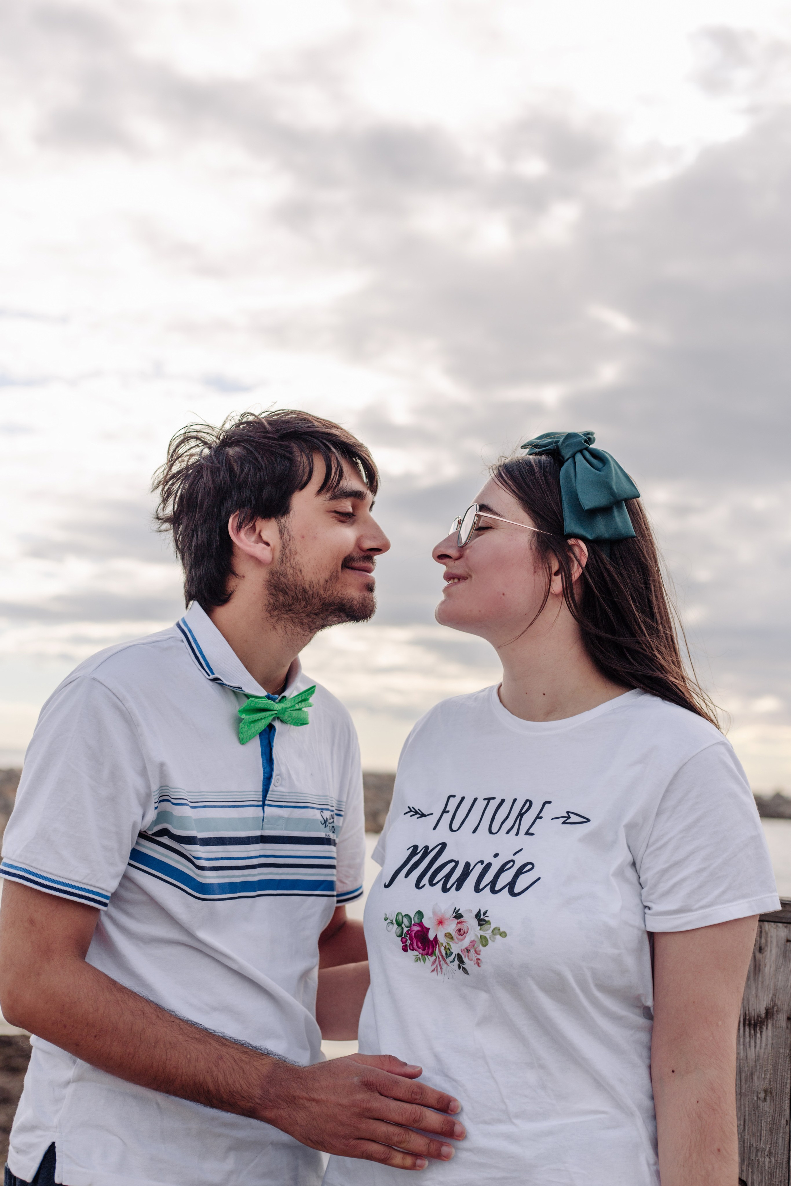 Séance Photo EVJF à Gruissan: Des Souvenirs Inoubliables sur la Plage des Chalets. Photographe professionnelle à Poitiers, Tours et Châtellerault | Studio photo entre Poitiers et Tours – portraits, familles, entreprises, ma