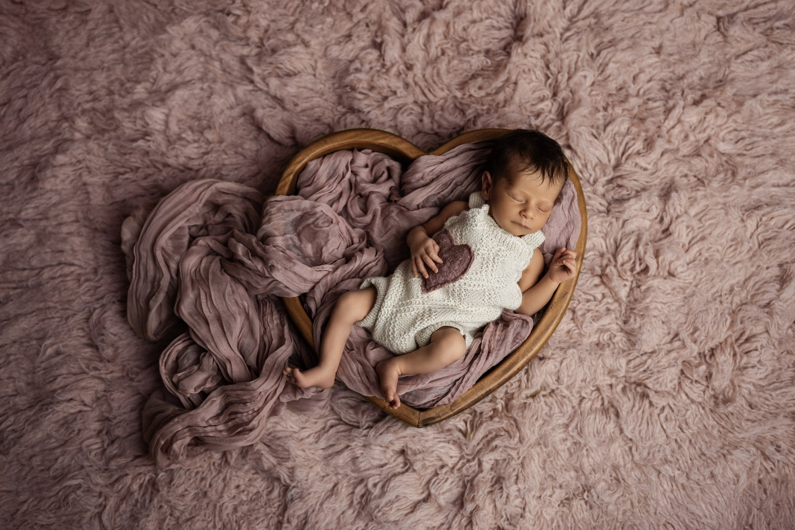 Newborn Classic. Newborn, kids, family photographer based near Zurich, Switzerland