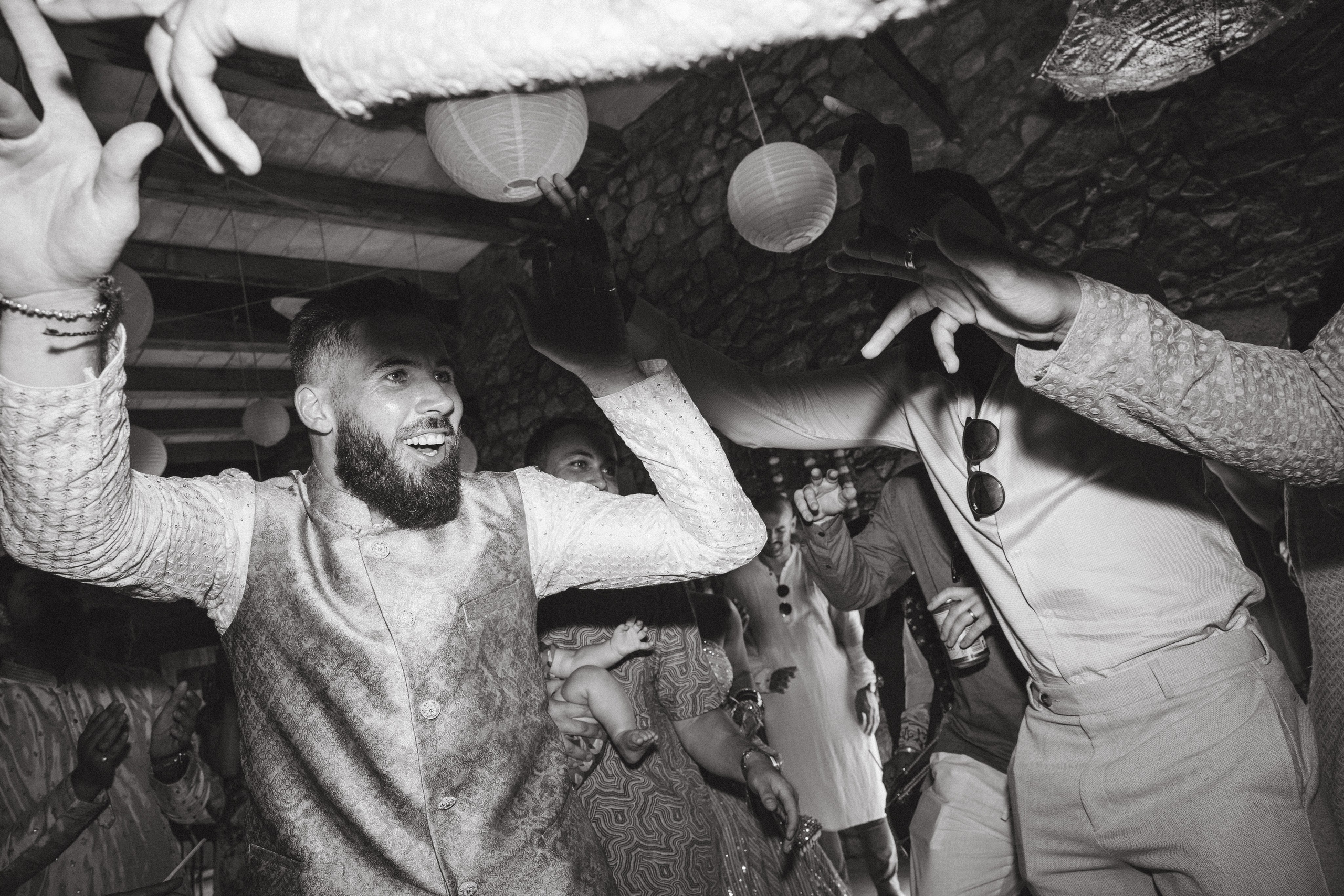 Patrik & Naomi. Monestir Sant Salvi. Paola wedding photographer / videographer in Barcelona