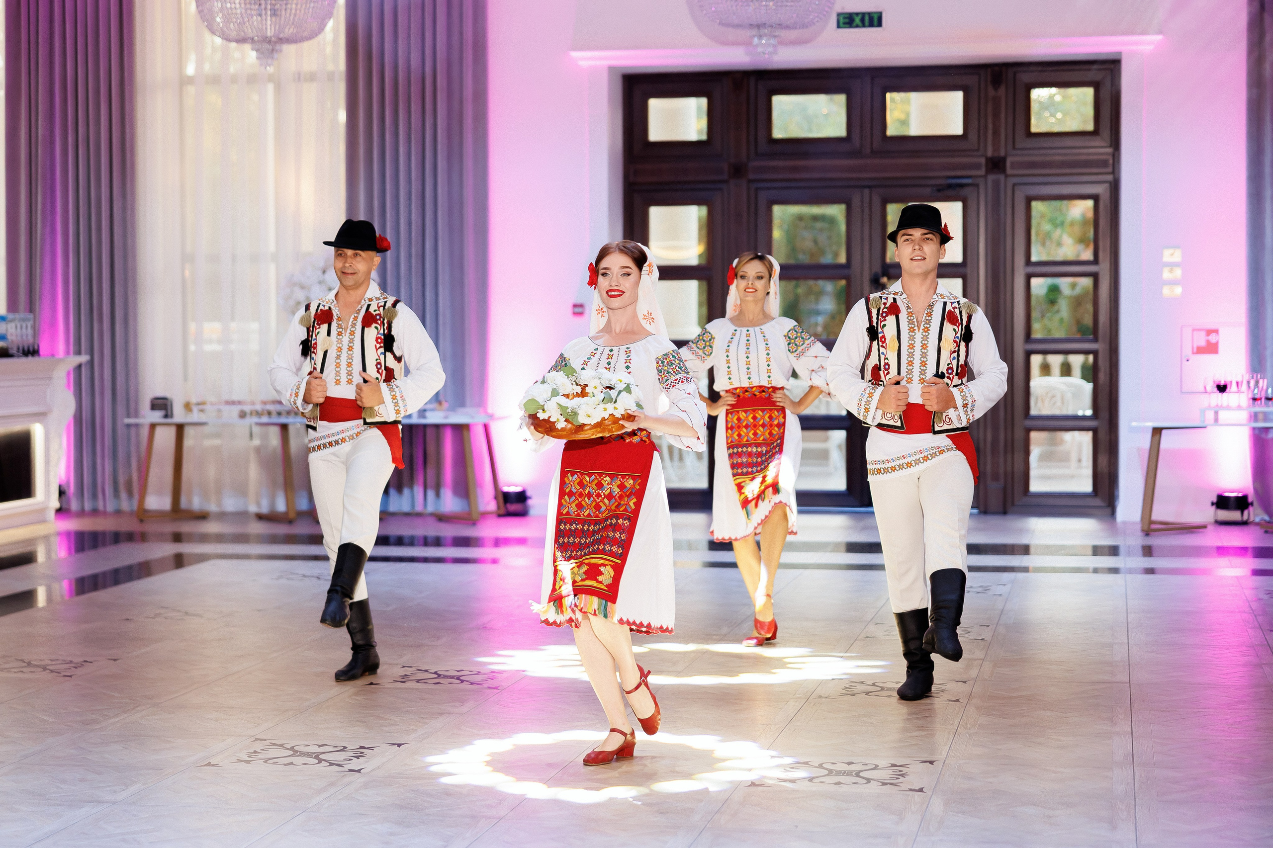 Eugen & Livia — Grand Elysee — Wedding Day. Servicii Foto și Video 067188353