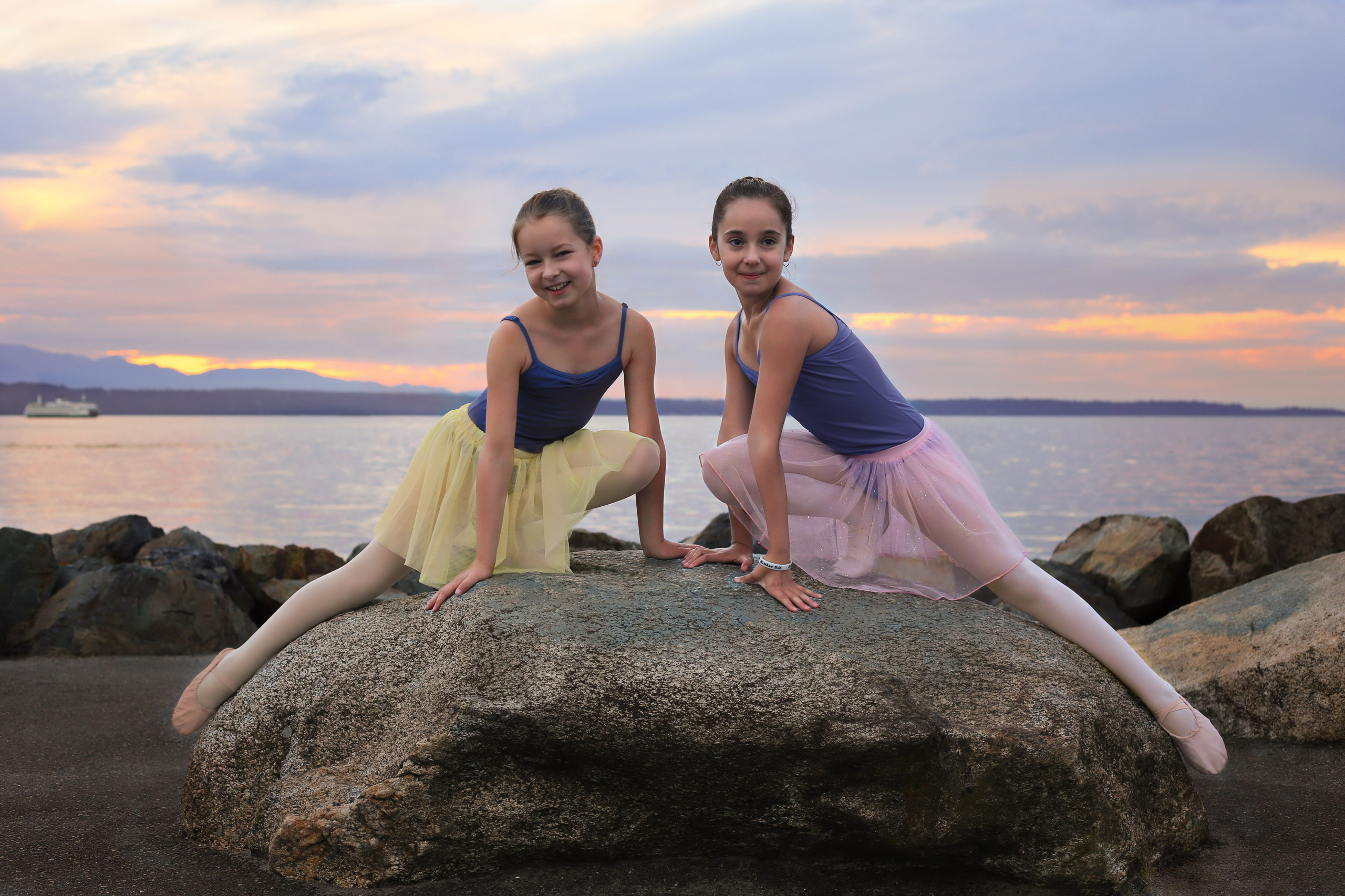 Waterfront Photoshoot. YuAnna studio. Family & Kids Photographer in Seattle area, located in