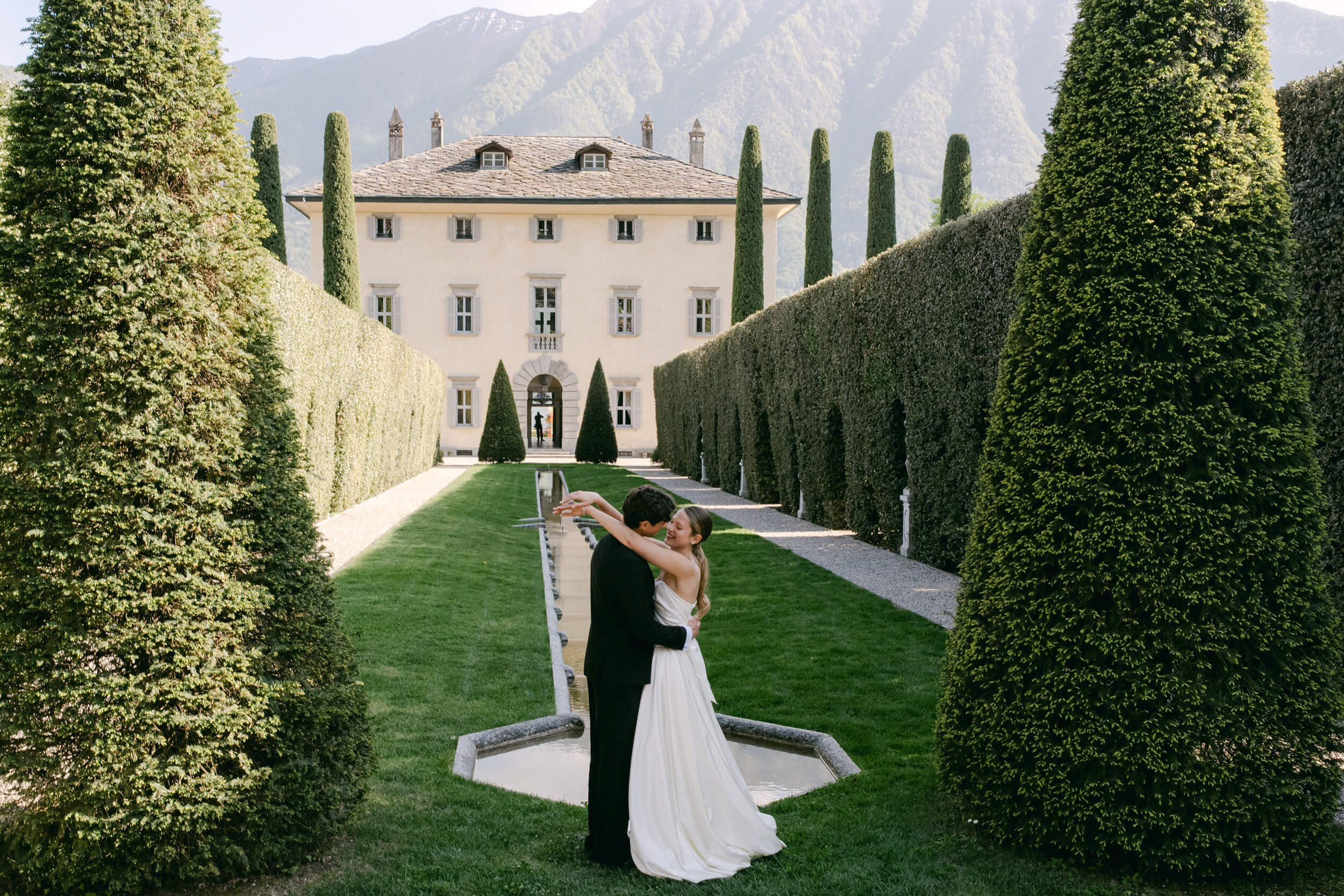 Italy Wedding Photographer | Inna Zaytseva Photography. Wedding photographer in Europe. Italy, Lake Como. Aesthetic elegant story-telling