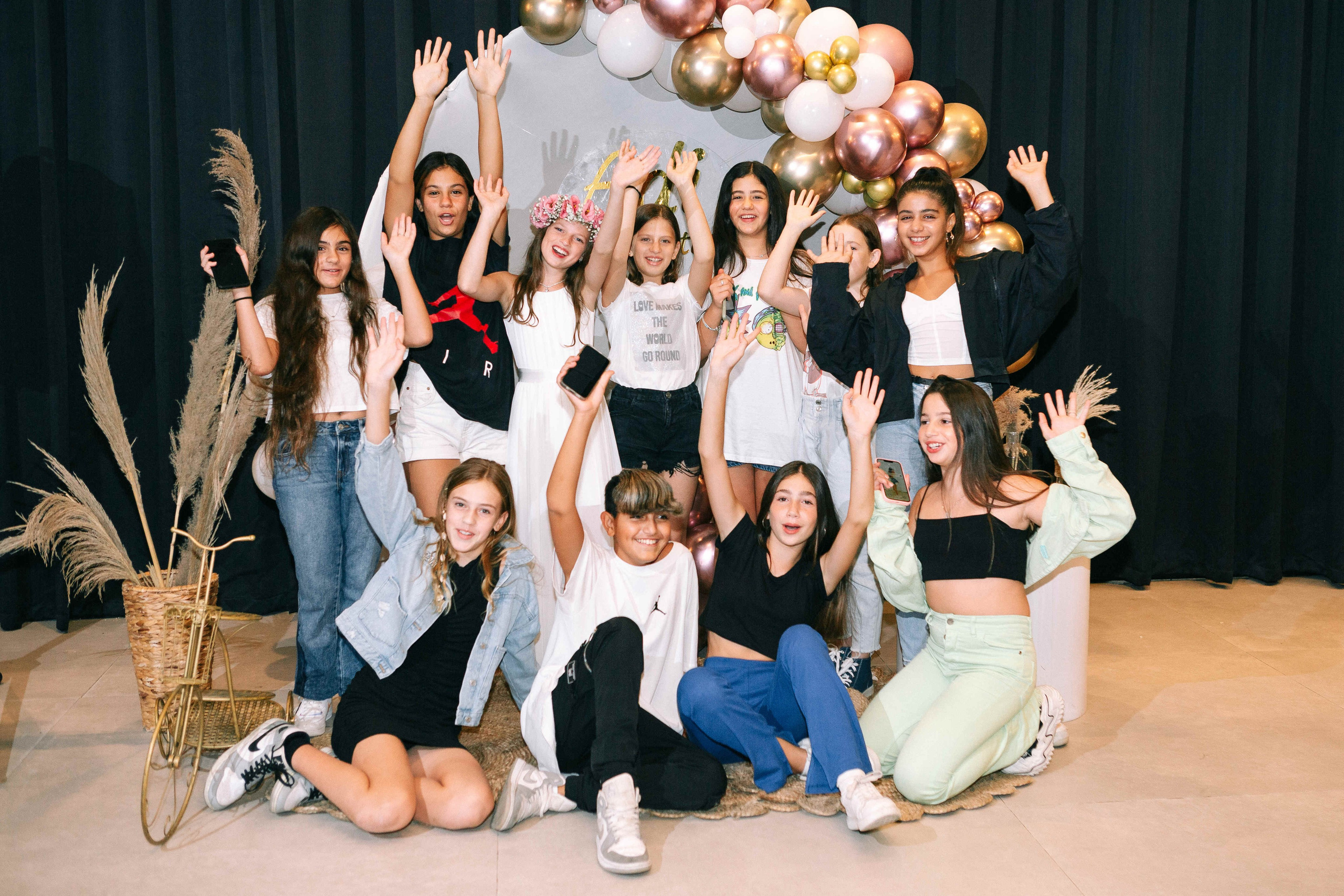 PARTY WITH FRIENDS. Https://shi-photo.com/