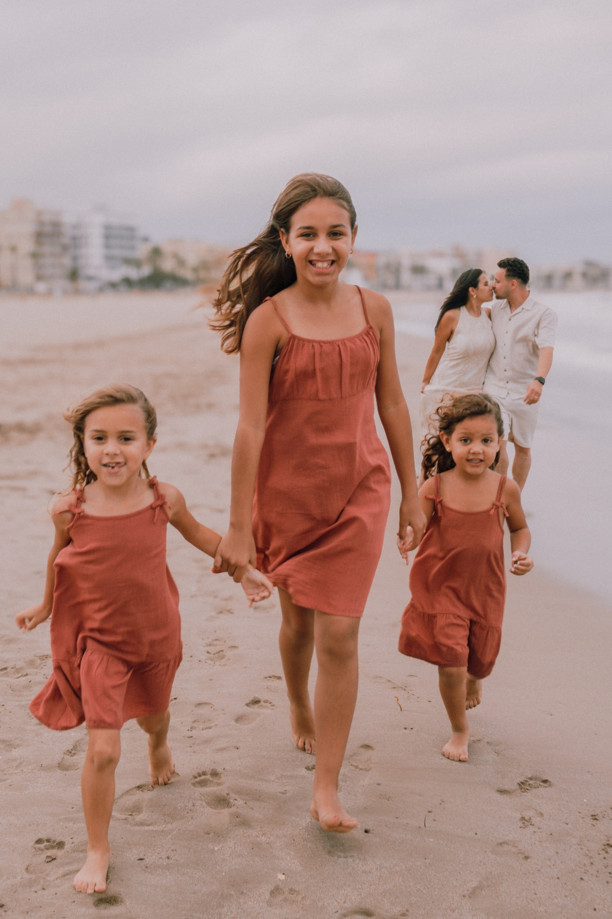 Семейная фотосессия на пляже. Профессиональная фотосъемка в Калафелле — Елена Медведева