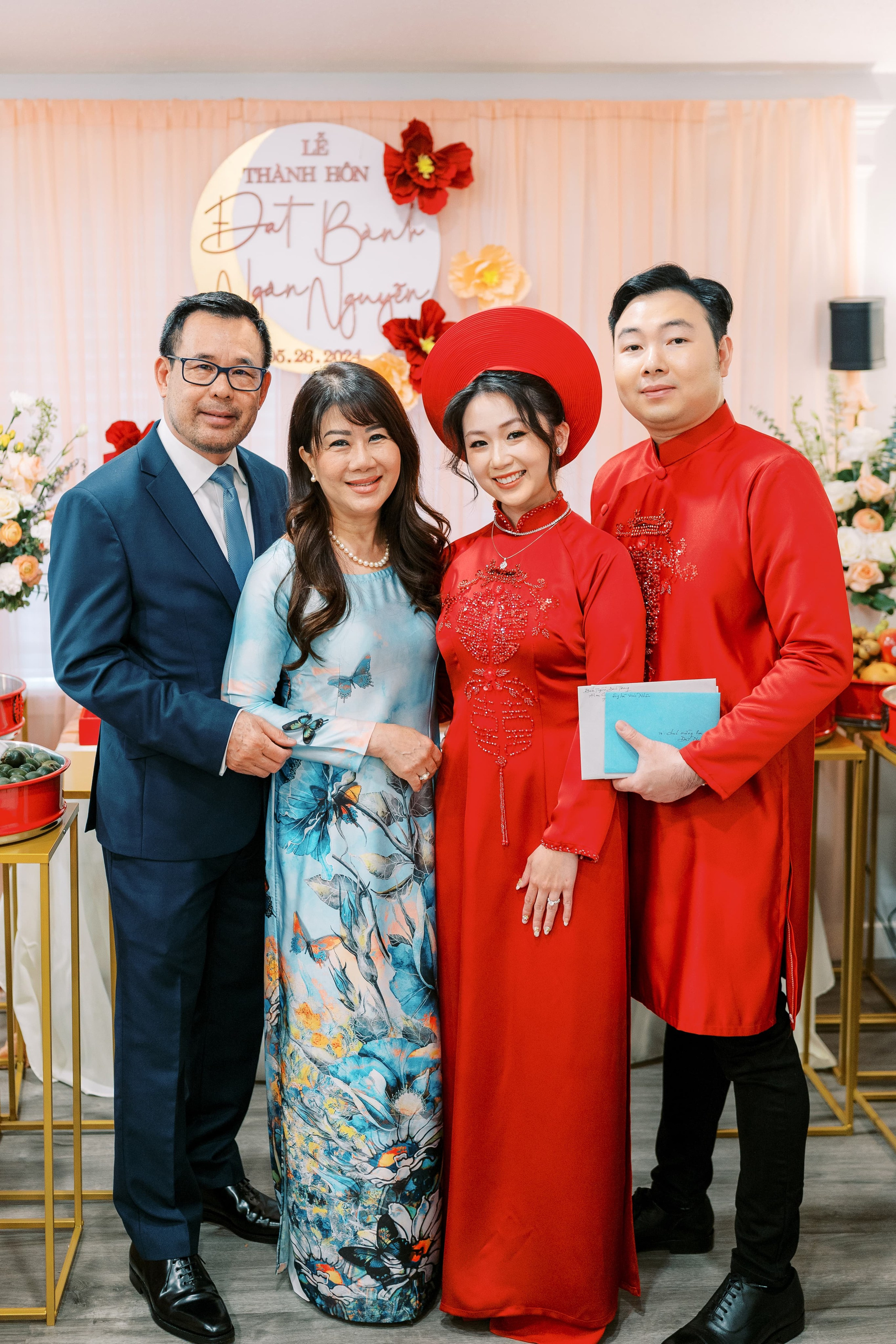 Vietnamese Tea Ceremony. Bellevue, WA. July 2024. EVAN ARISTOV WEDDING PHOTOGRAPHY — Seattle Wedding Photographer