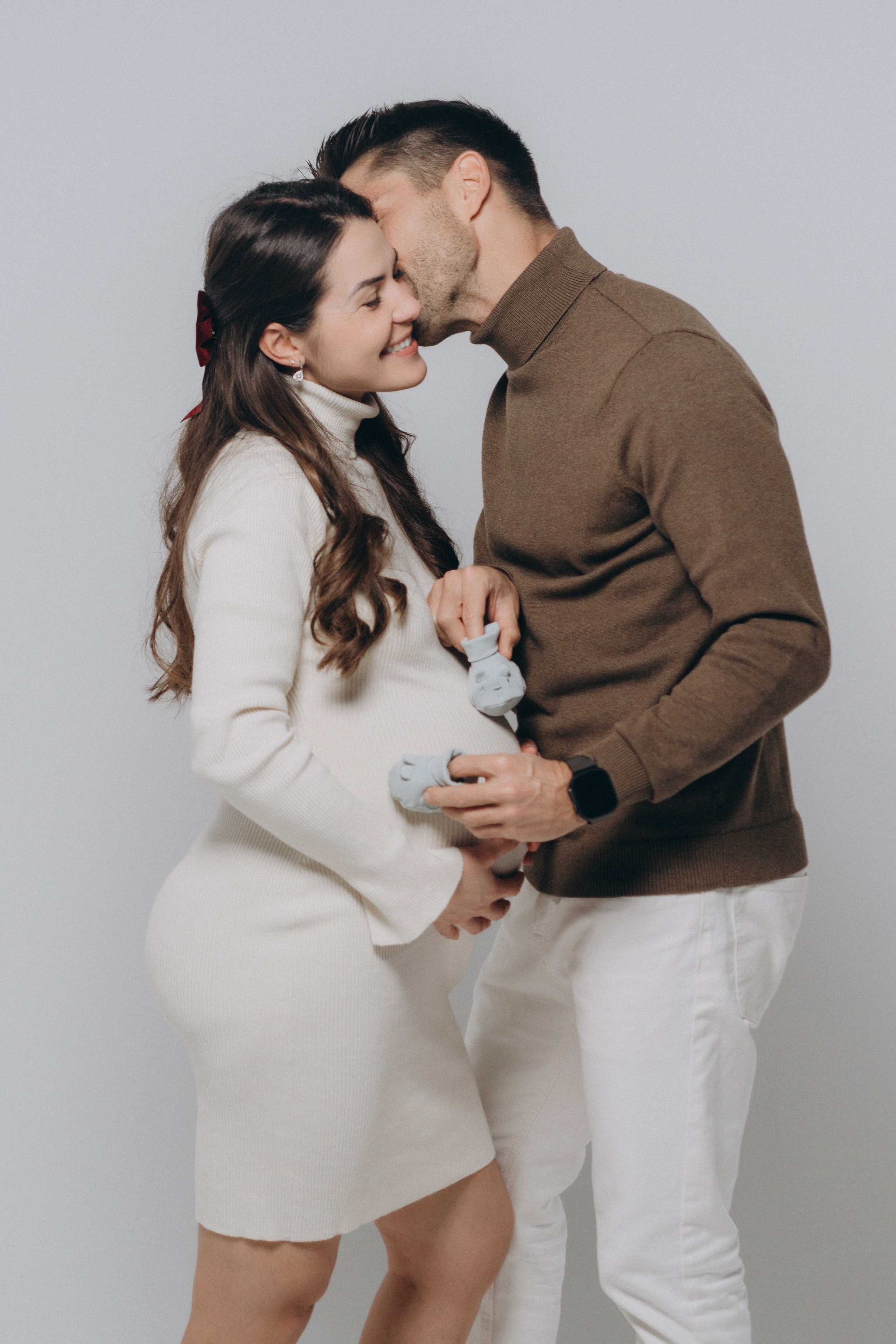 Maternity in studio. Family and wedding photographer in Italy Olga Kulikova