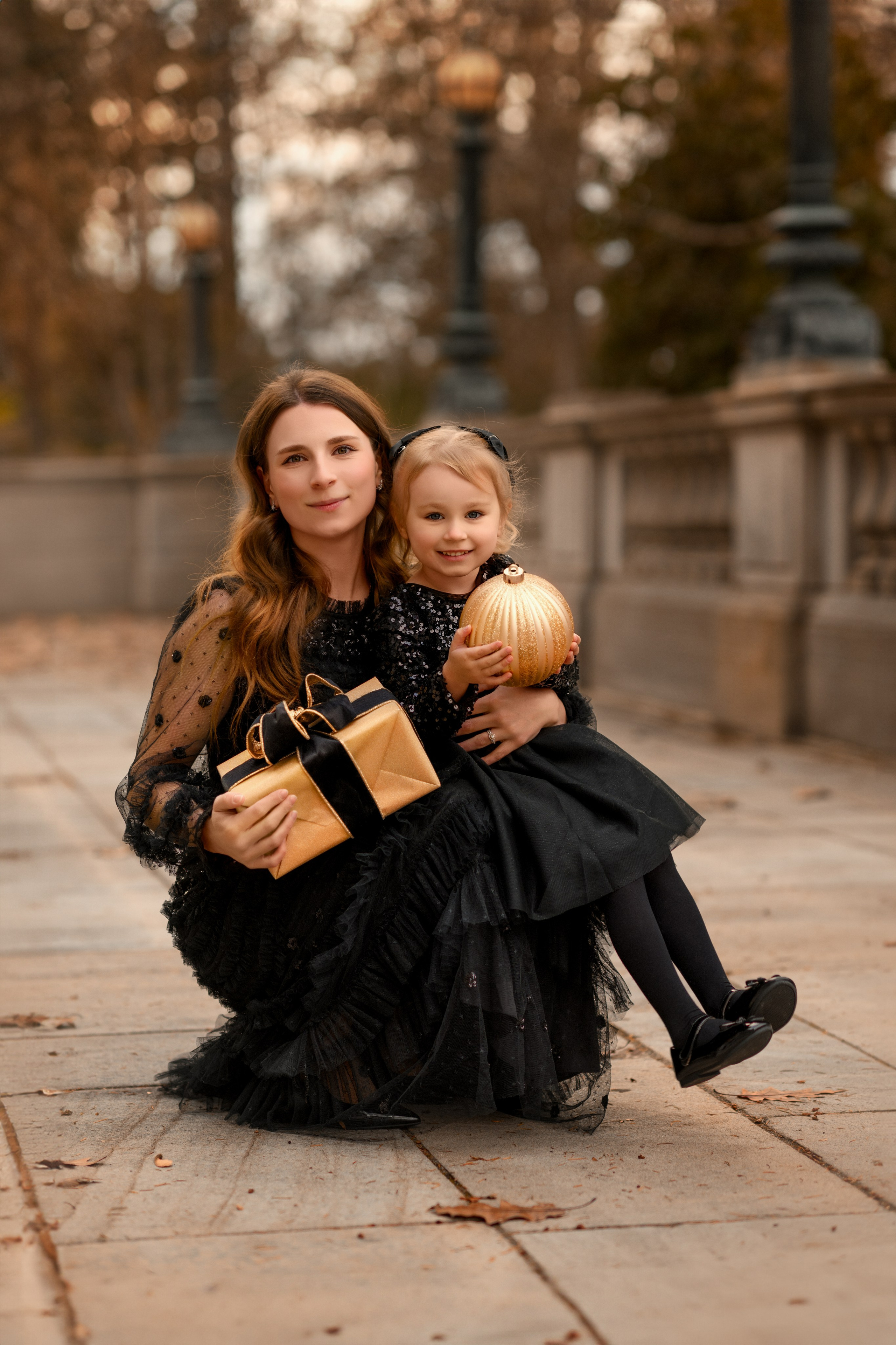 Family of Mark & Virsavia. Wedding & family photography in Seattle area. Helen Michelle photographer