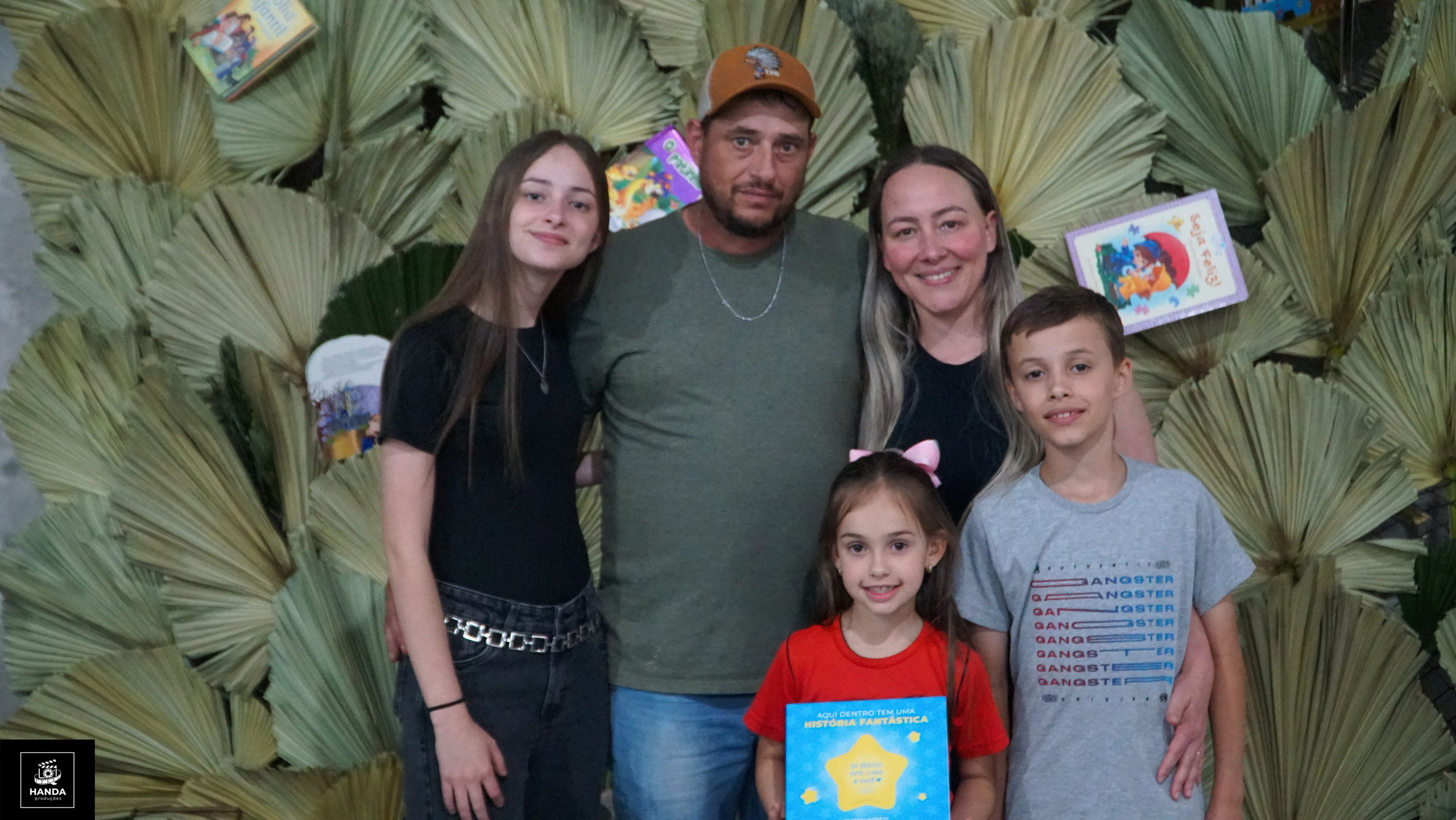 Noite autógrafos colégio Aurélio Buarque de Holanda. Handa Produções