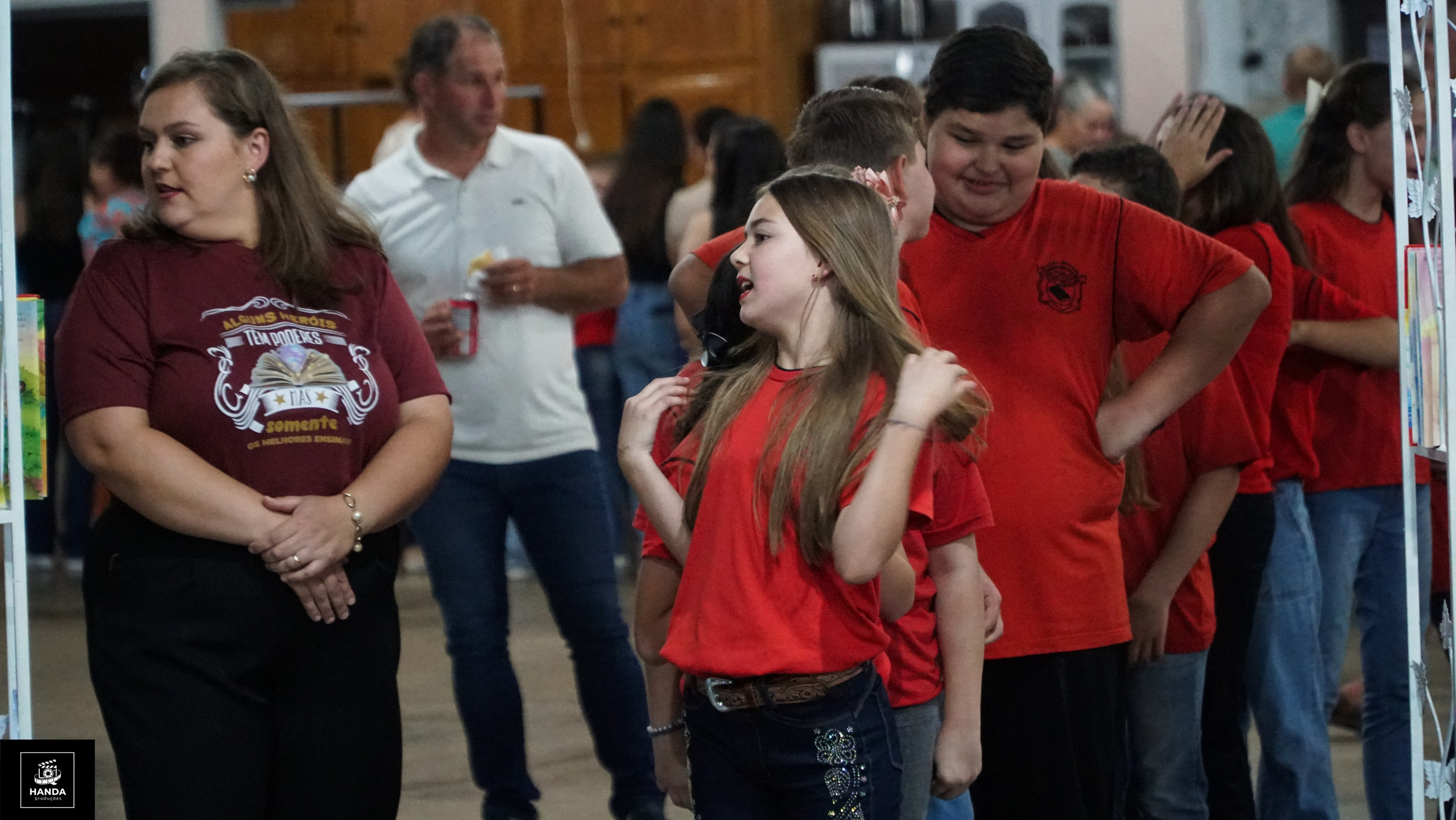 Noite autógrafos colégio Aurélio Buarque de Holanda. Handa Produções
