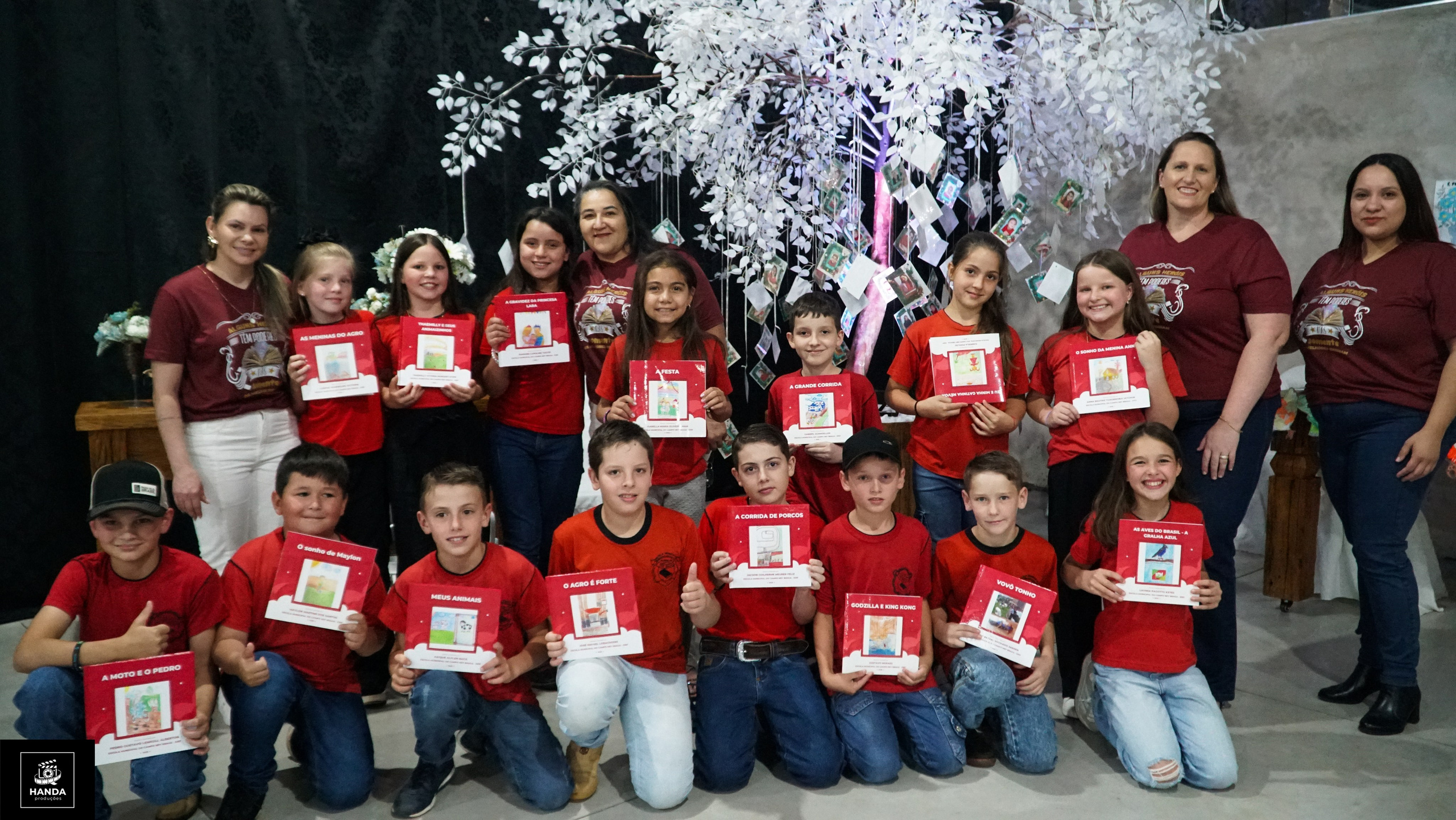 Noite autógrafos colégio Aurélio Buarque de Holanda. Handa Produções
