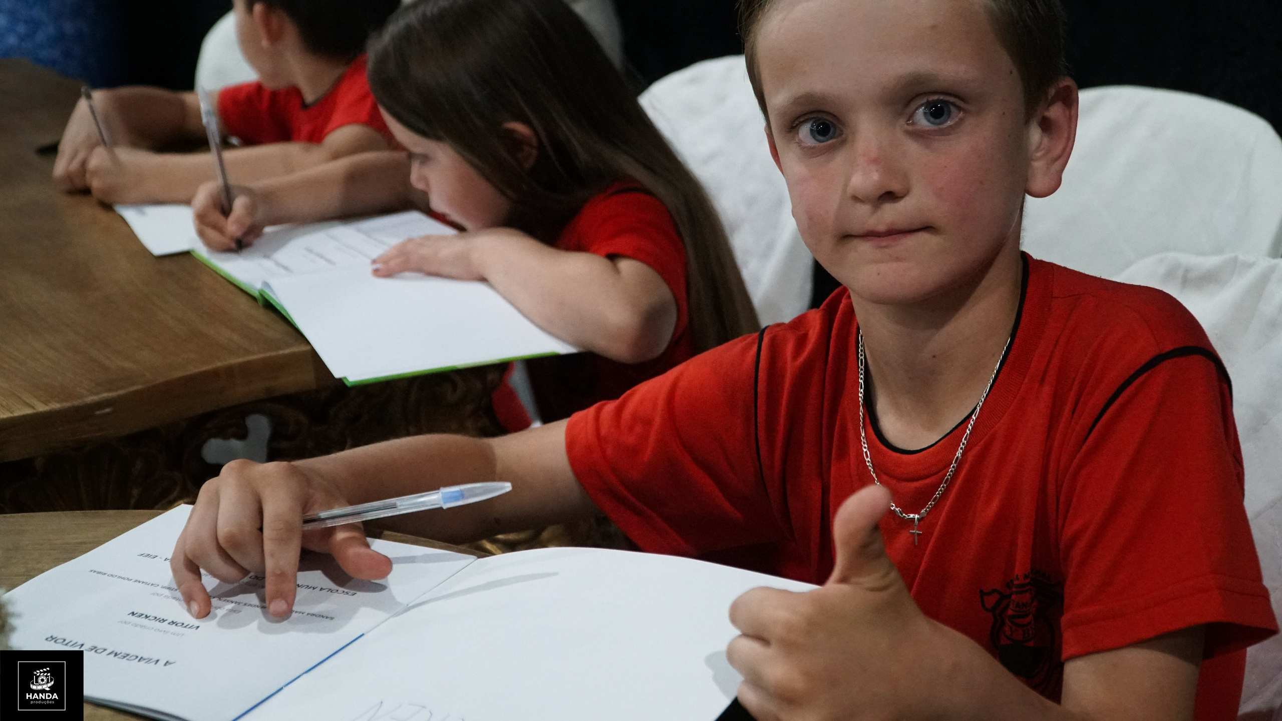 Noite autógrafos colégio Aurélio Buarque de Holanda. Handa Produções