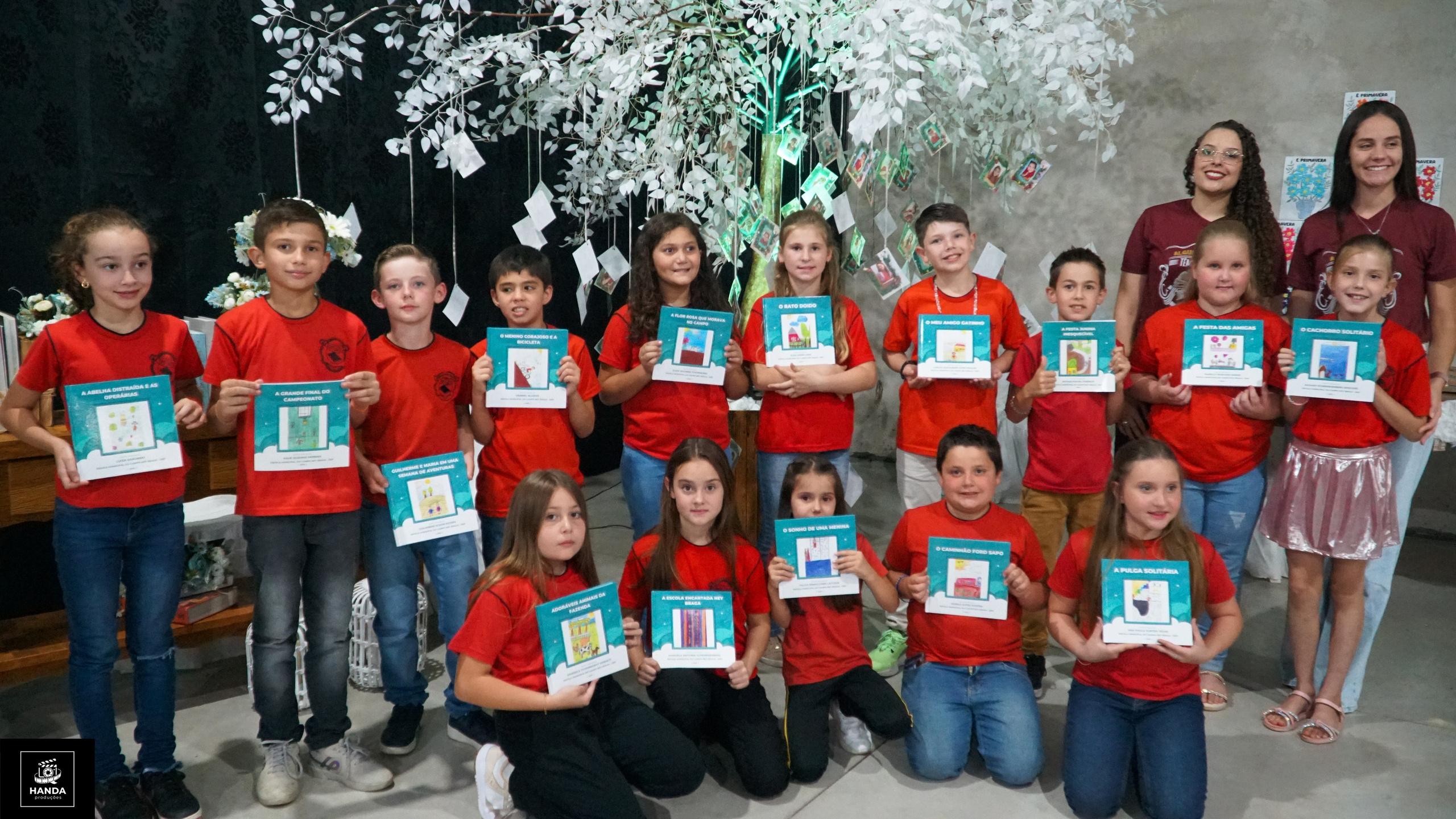 Noite autógrafos colégio Aurélio Buarque de Holanda. Handa Produções