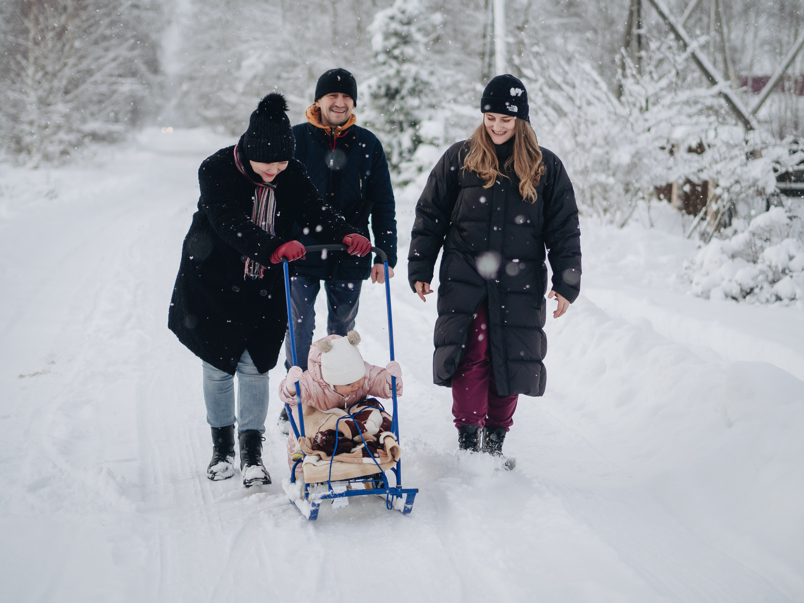 Lida & her family. Photographer in Los Angeles. Julia Ishmuratova