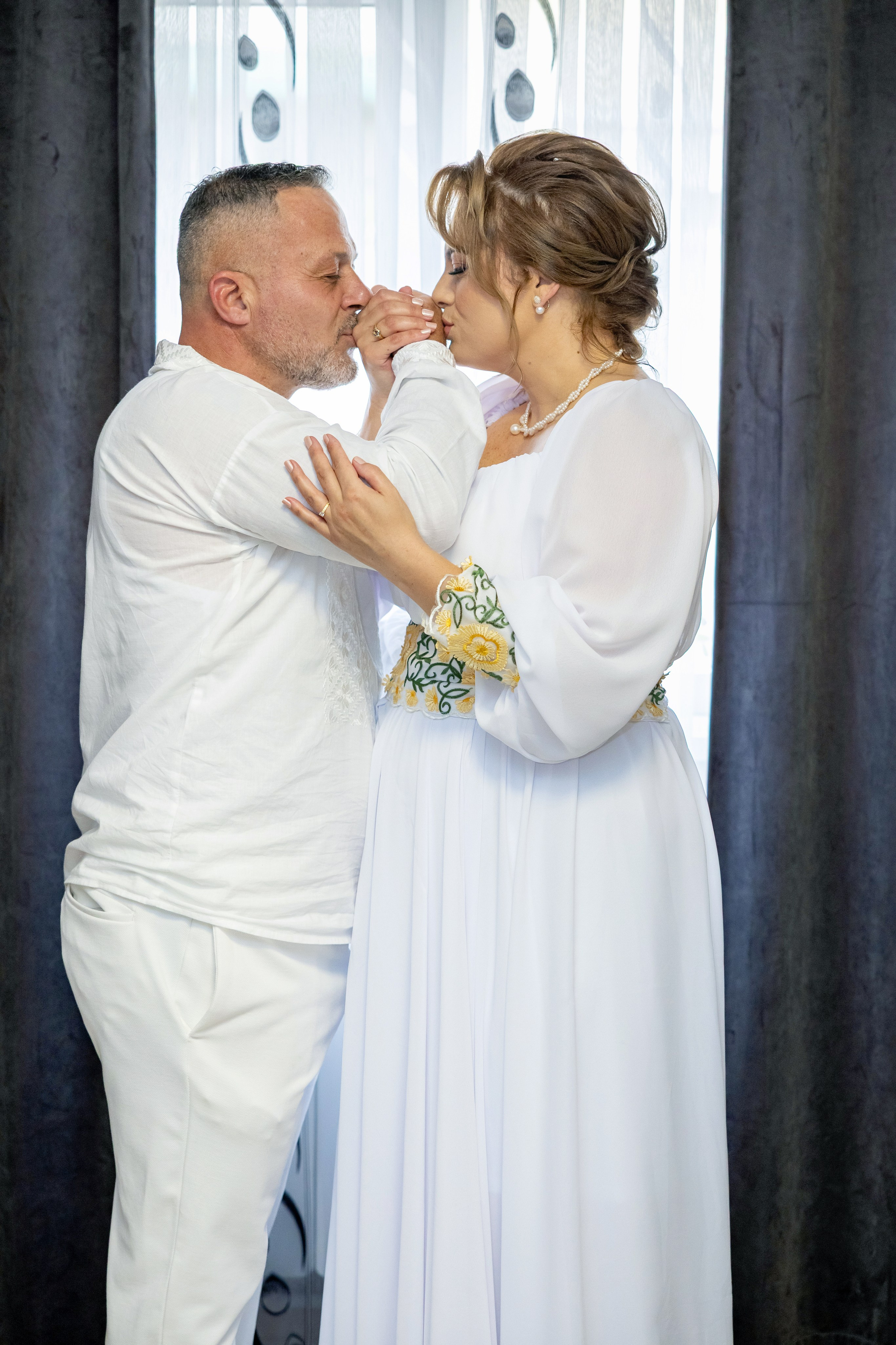 Andrei Sebastian. Moments By Gub