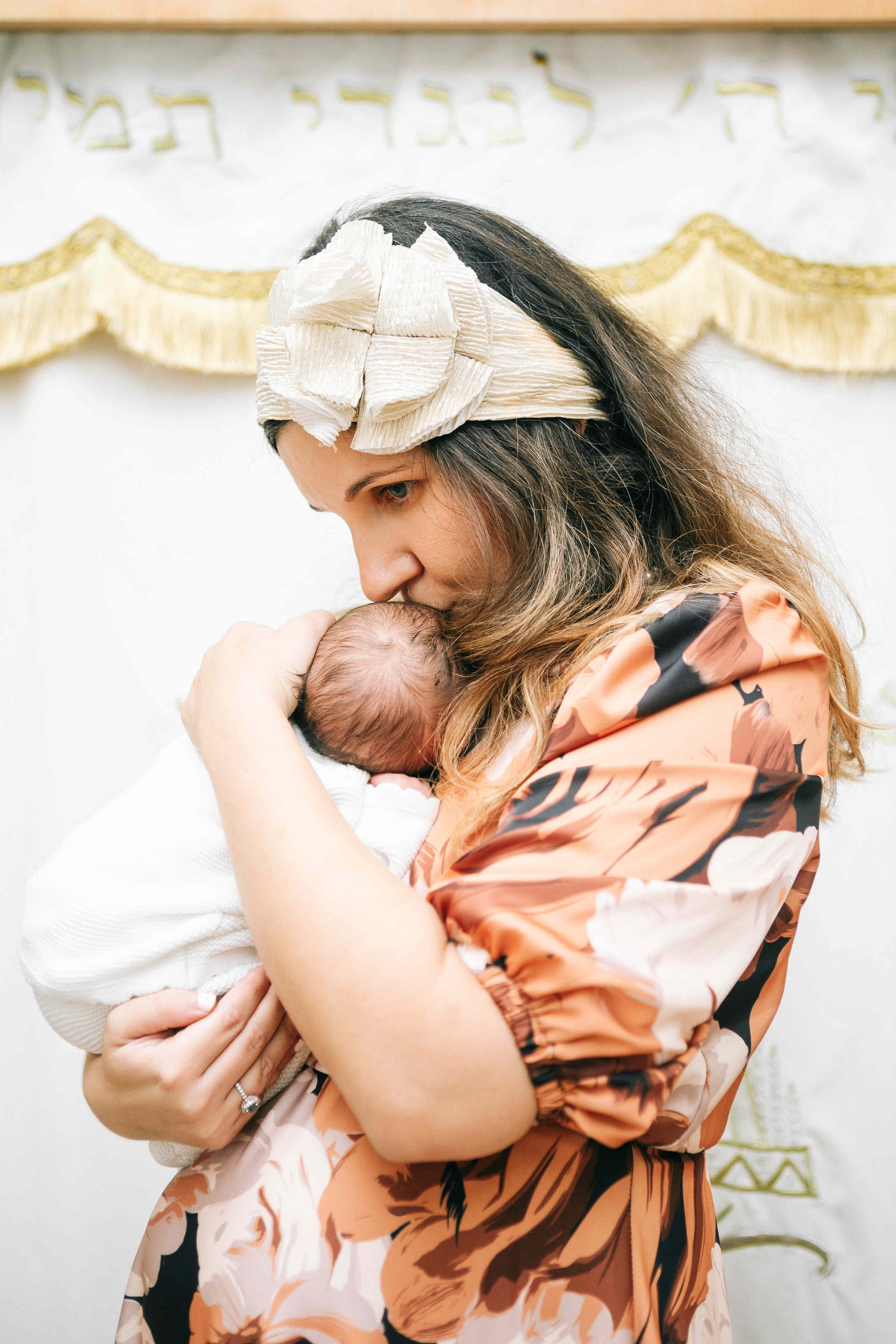BRITH MILA IN THE SMALL SYNAGOGUE. PHOTOGRAPHER IN ISRAEL