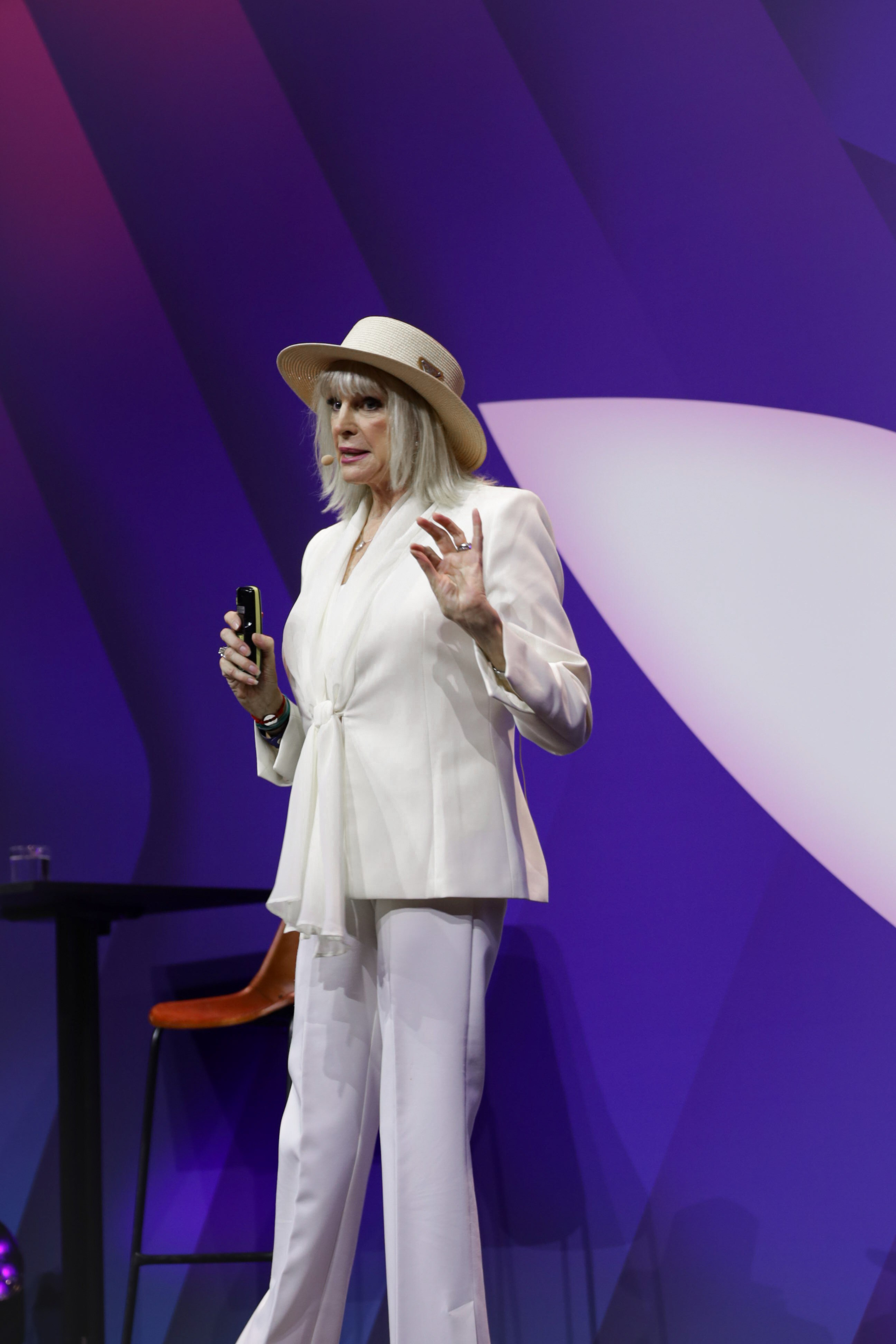 MindValley U. Emiliia Kotruch PHOTOGRAPHER