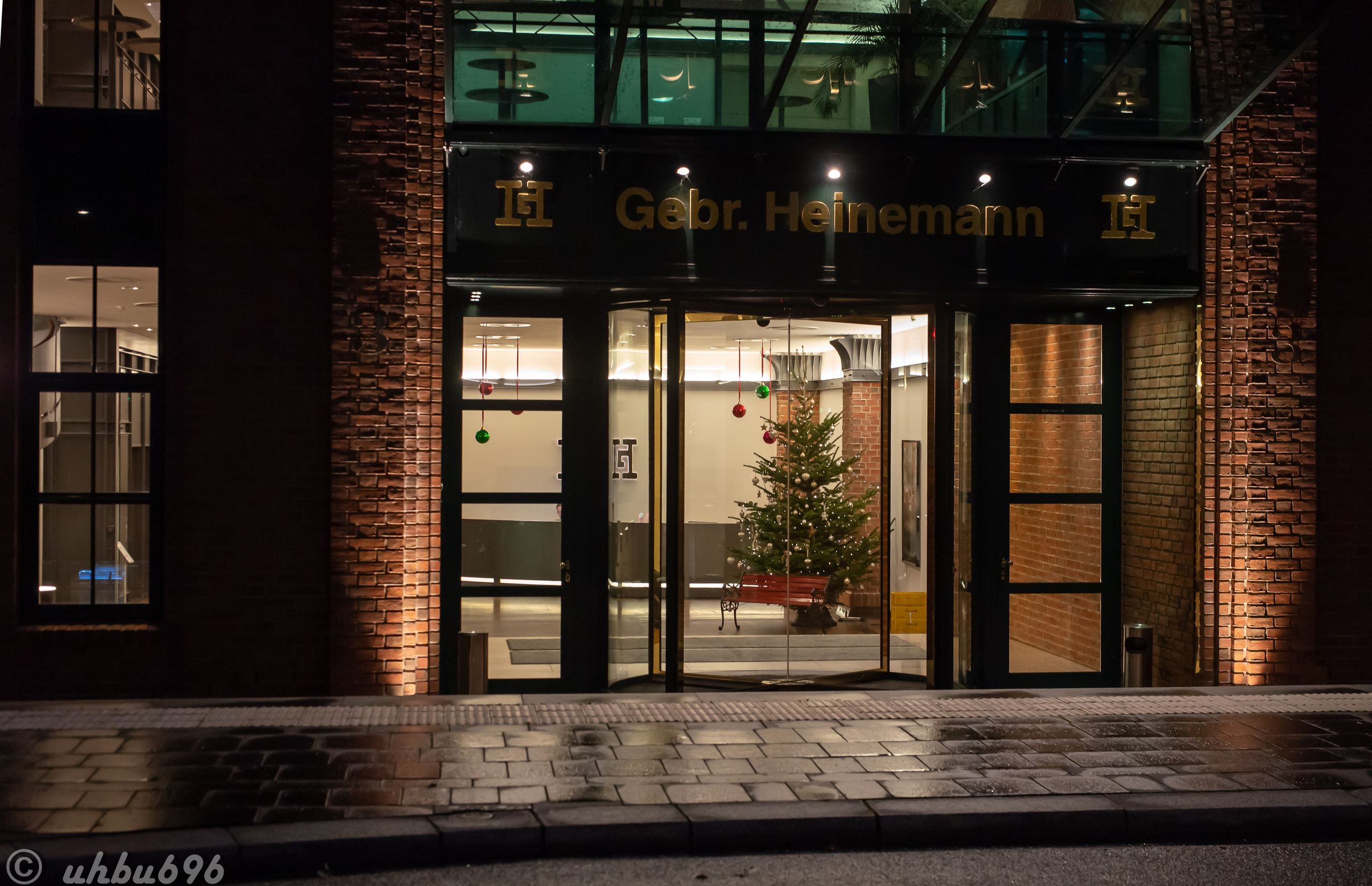 Speicherstadt in Hamburg — Historic Warehouse District by the Water. ReCity — local city news that matter, no noise