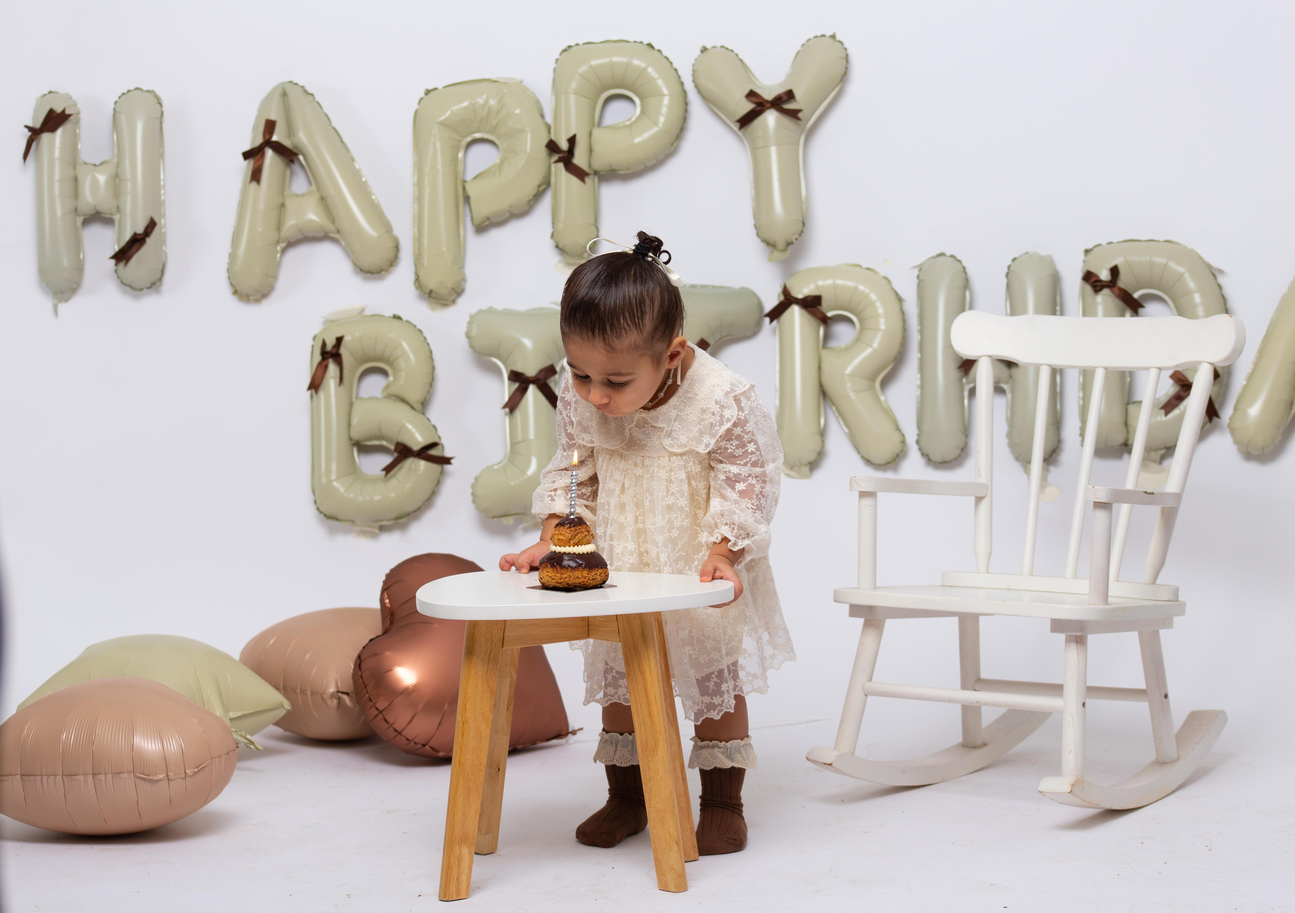 Séance photo anniversaire 2 ans en studio près de Châtellerault. Studio photo « Partage ton bonheur » – Photographe famille près de Châtellerault, Poitiers et Tours