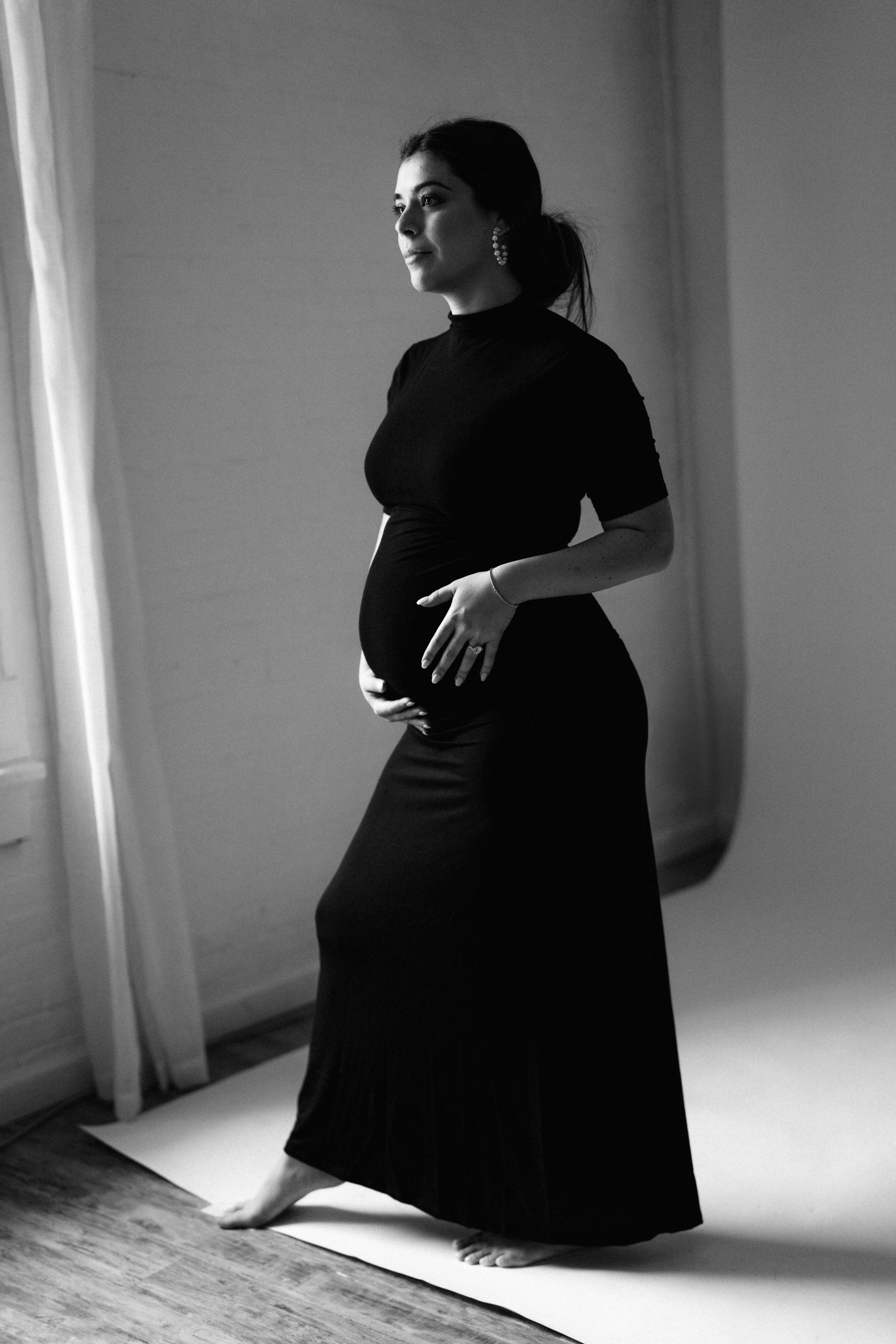 Nicole. Modern maternity photographer in Long Island New York