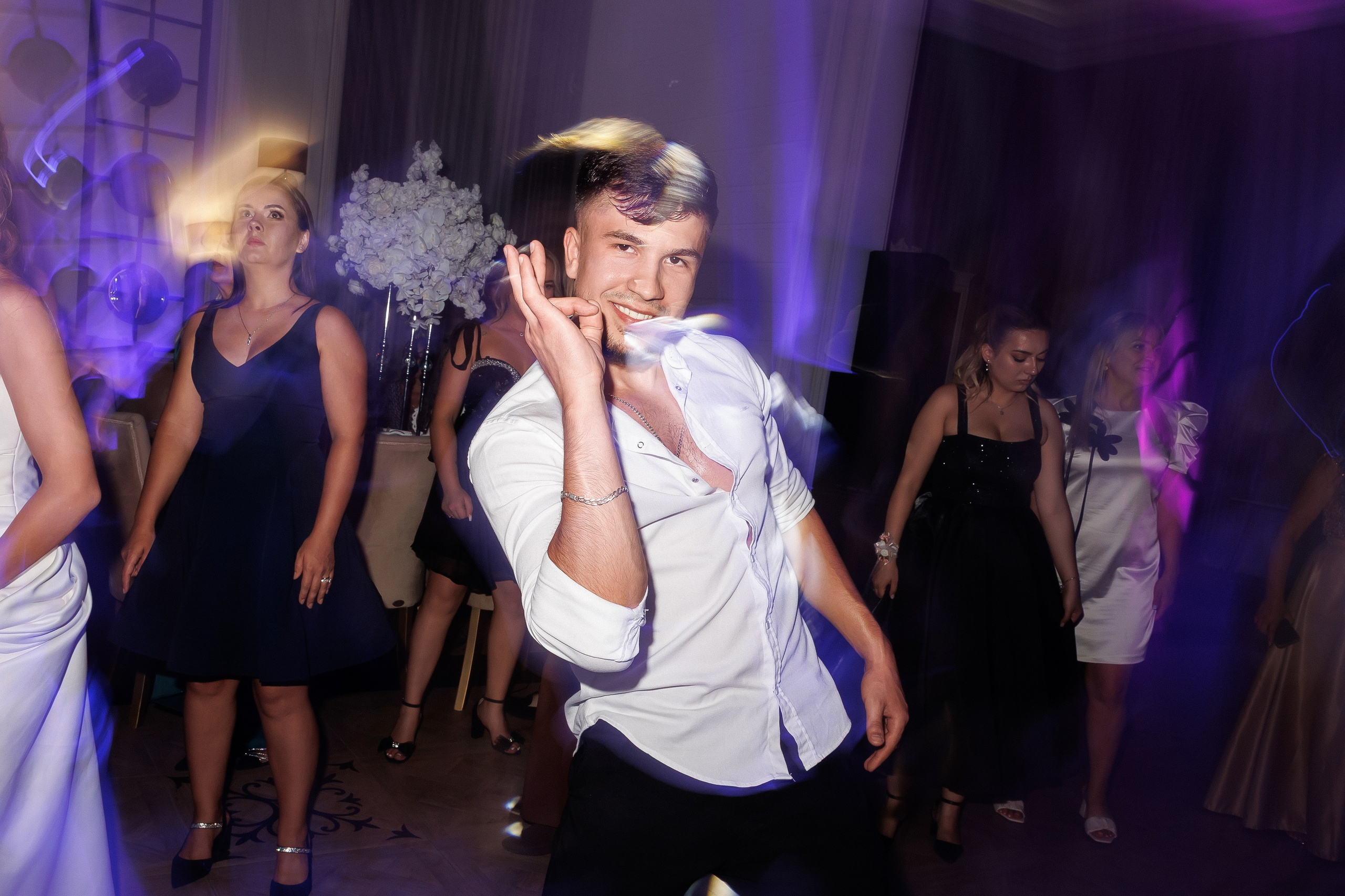 Eugen & Livia — Grand Elysee — Wedding Day. Servicii Foto și Video 067188353